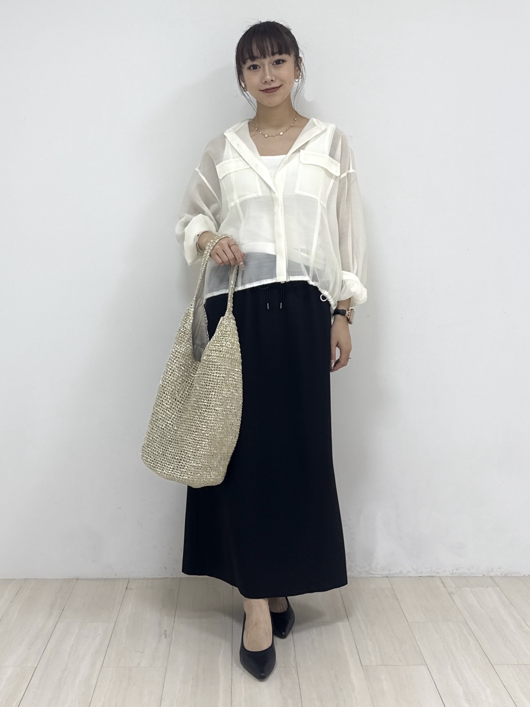 萩原 優里菜さんの「INDIVI｜【トレンド／2WAY】裾ドロスト付きシアーブラウスブルゾン」を使ったコーディネート
