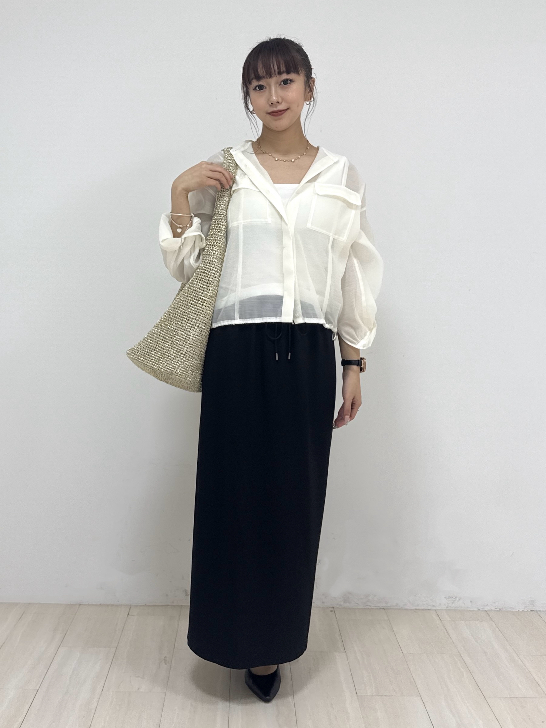 萩原 優里菜さんの「INDIVI｜【トレンド／2WAY】裾ドロスト付きシアーブラウスブルゾン」を使ったコーディネート
