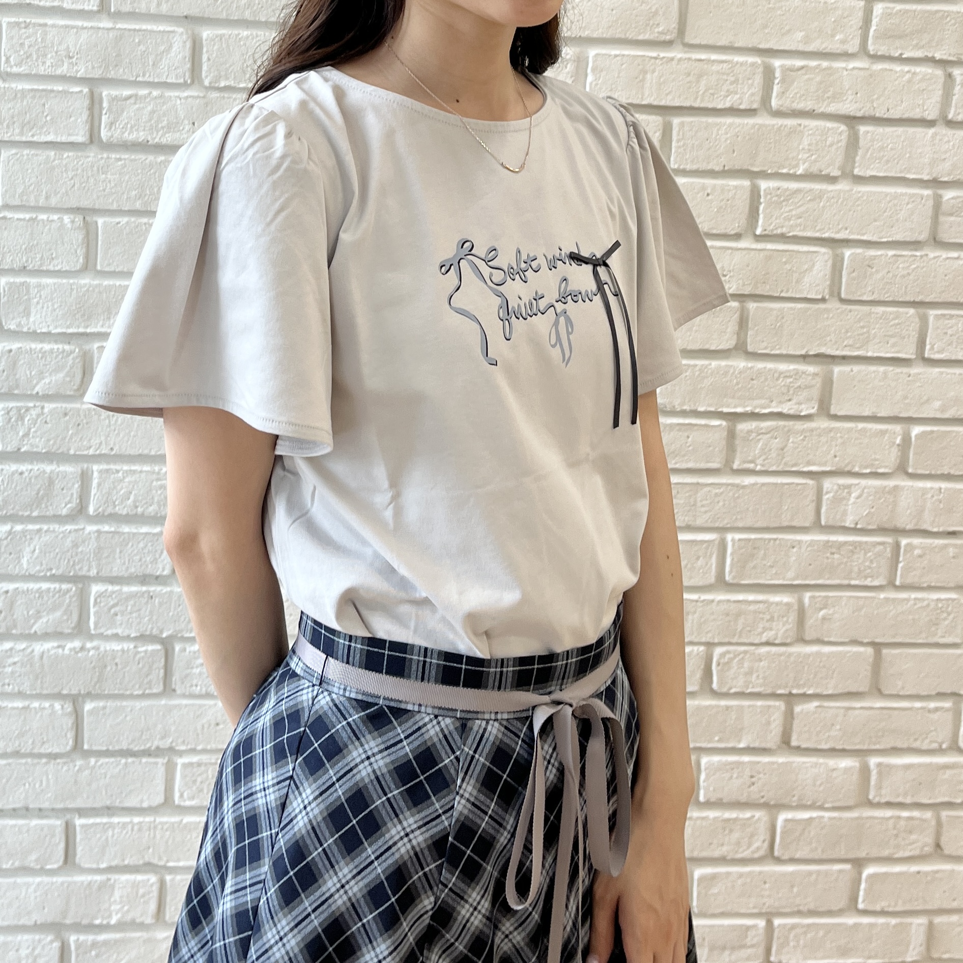 はばさんの「Couture brooch｜リボンロゴTシャツ」を使ったコーディネート