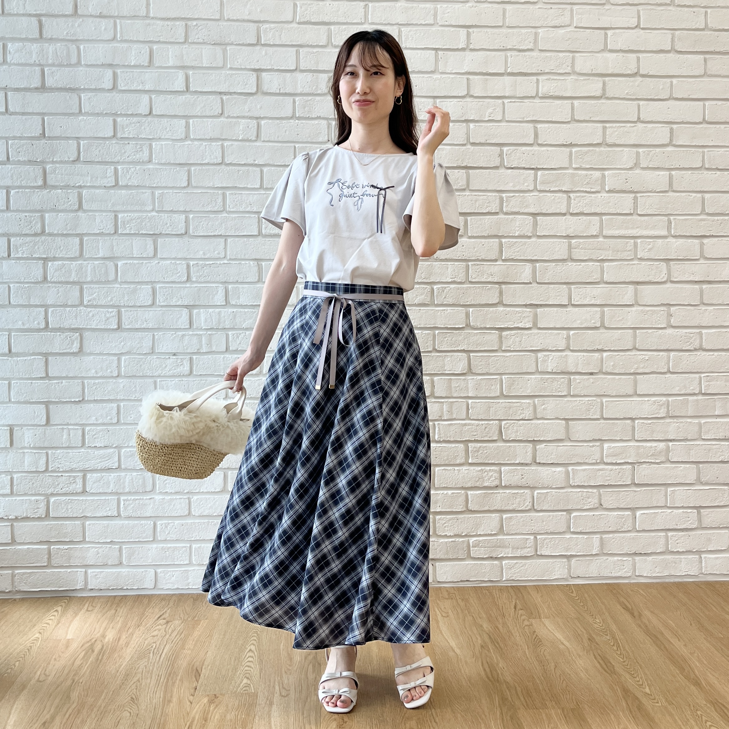 はばさんの「Couture brooch｜リボンロゴTシャツ」を使ったコーディネート
