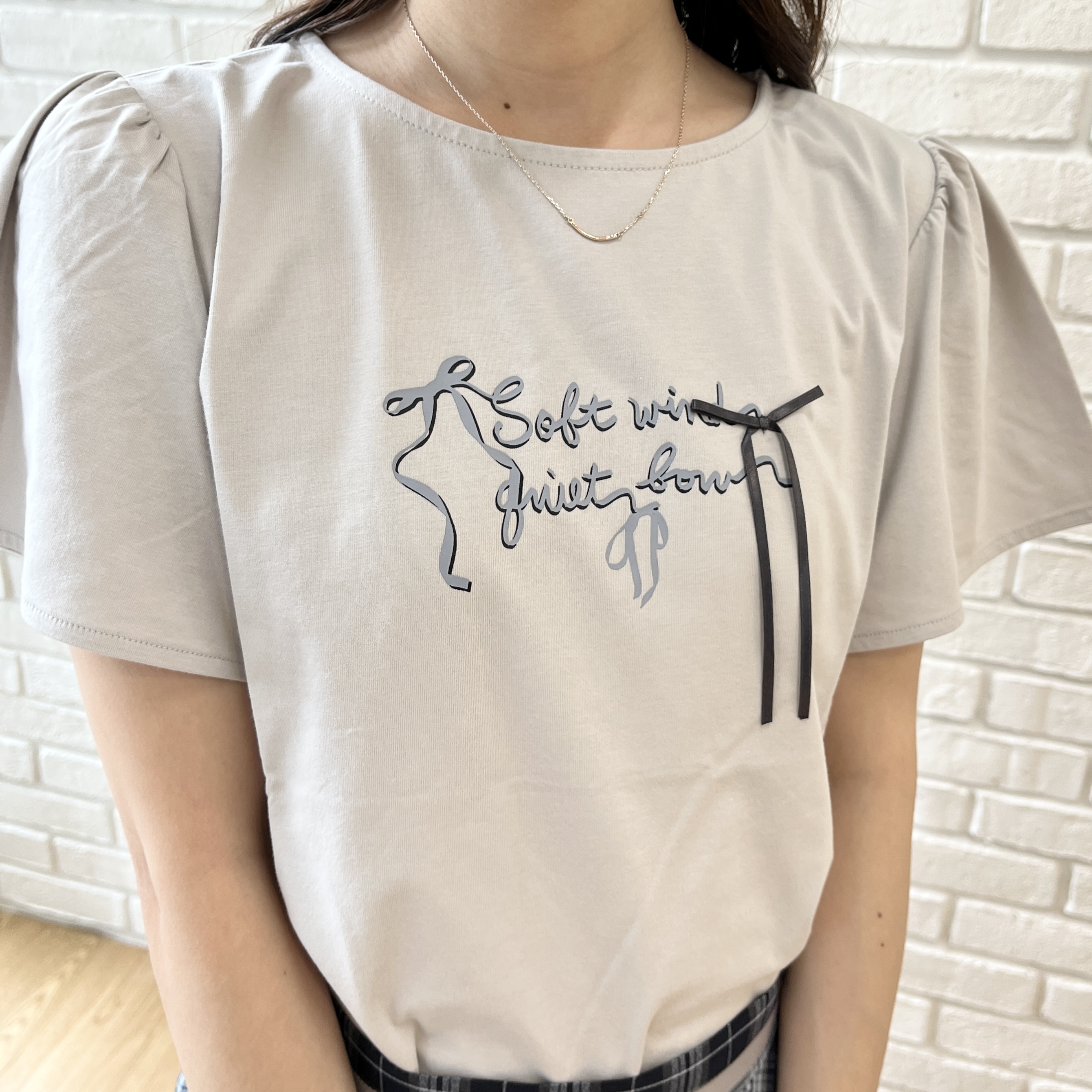はばさんの「Couture brooch｜リボンロゴTシャツ」を使ったコーディネート