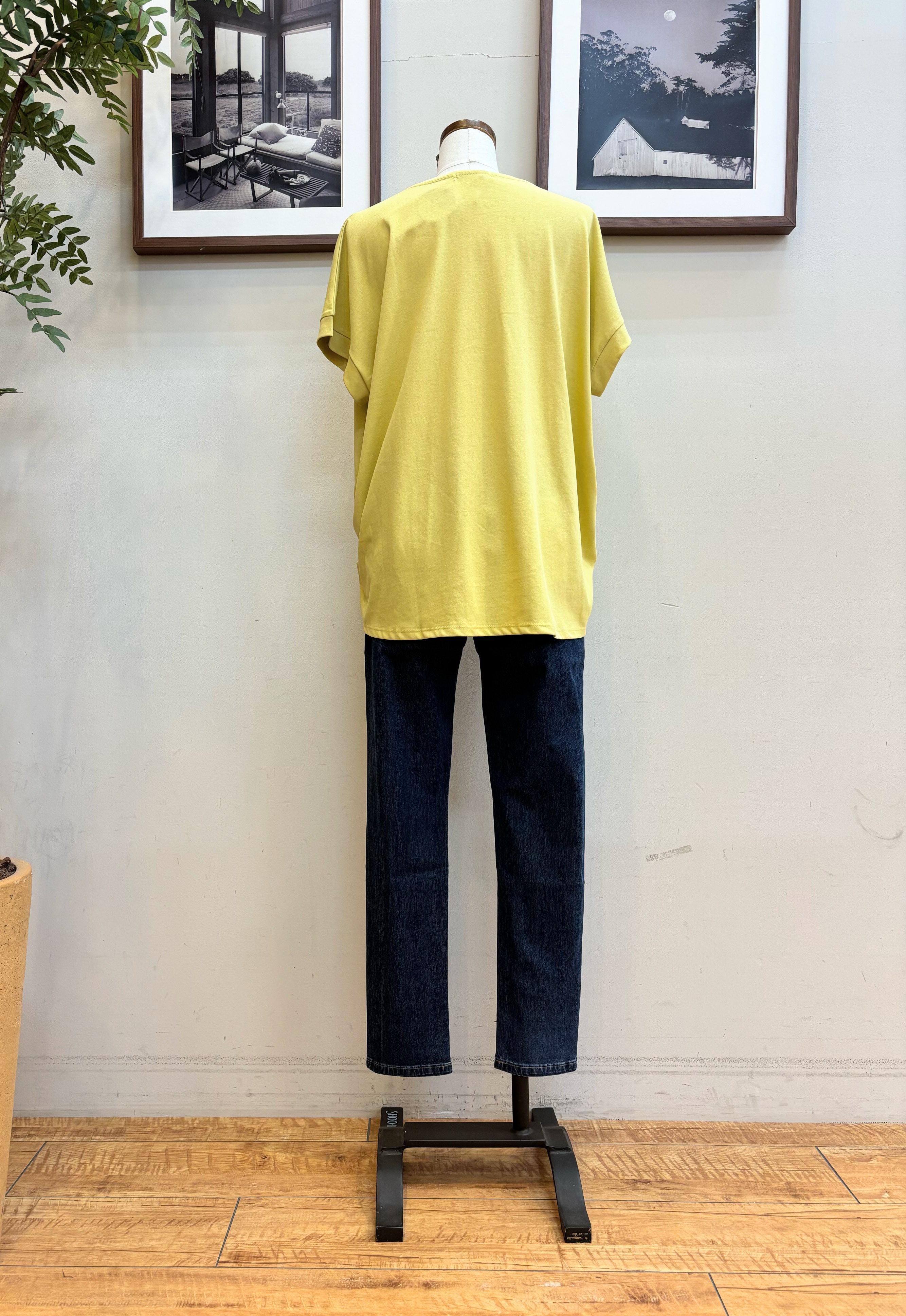 maiさんの「SHOO･LA･RUE｜【洗濯機可】ダブルポケット 楊柳しぼしぼシアーシャツ」を使ったコーディネート