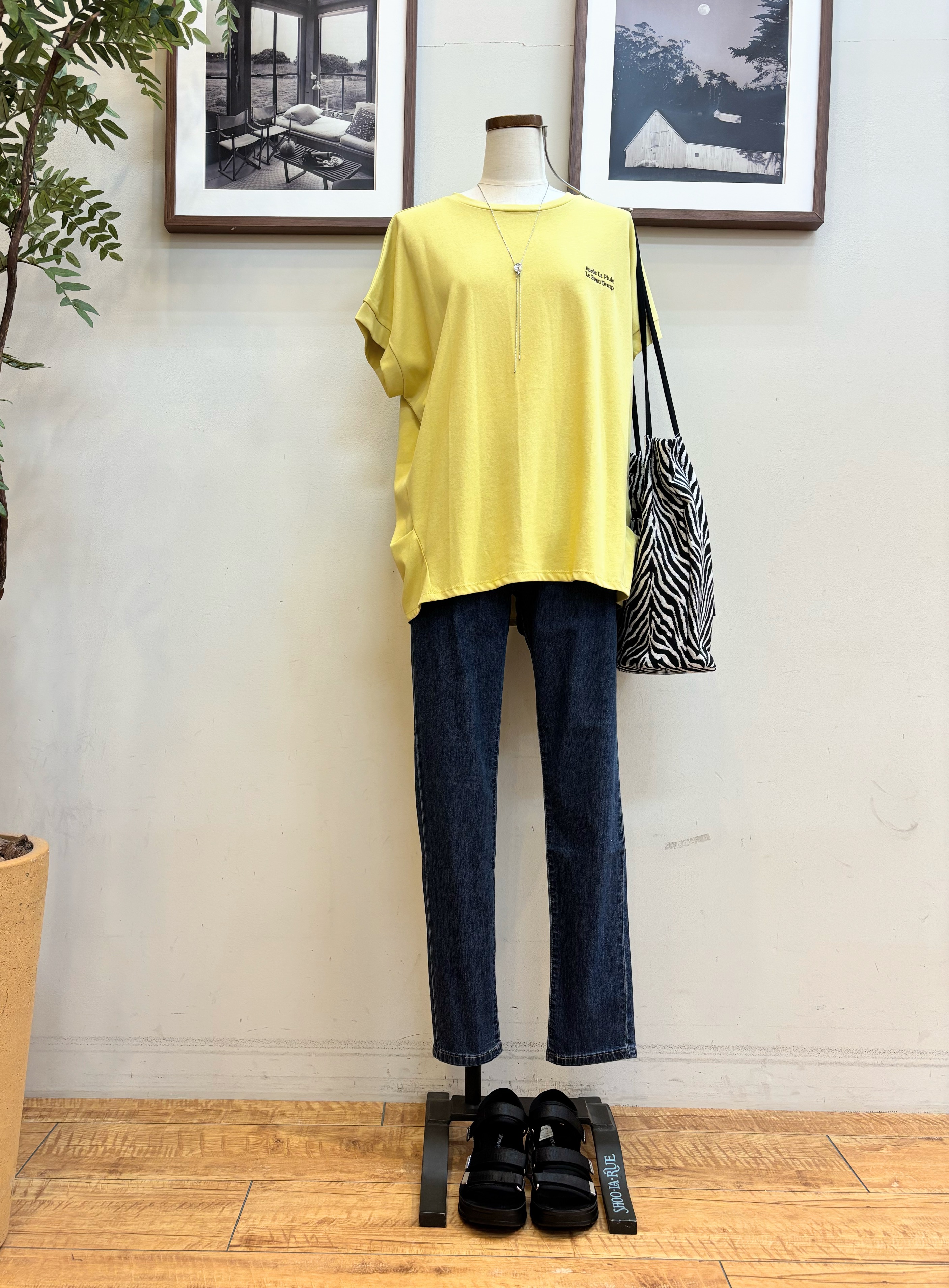 maiさんの「SHOO･LA･RUE｜【洗濯機可】ダブルポケット 楊柳しぼしぼシアーシャツ」を使ったコーディネート