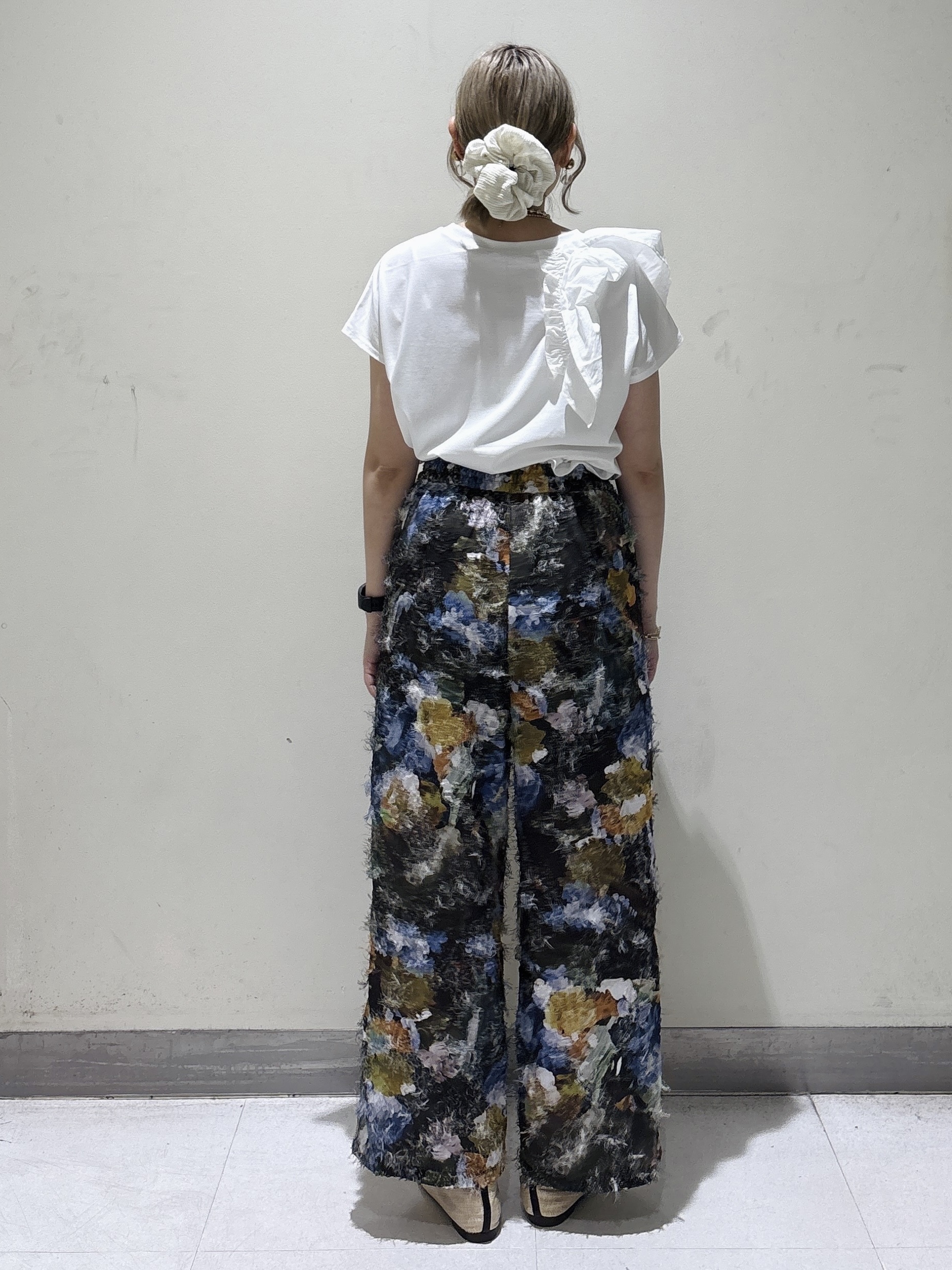 みきちぃさんの「OPAQUE.CLIP｜【UVケア／接触冷感】アシメフリルドッキングカットソー《洗濯機OK》」を使ったコーディネート