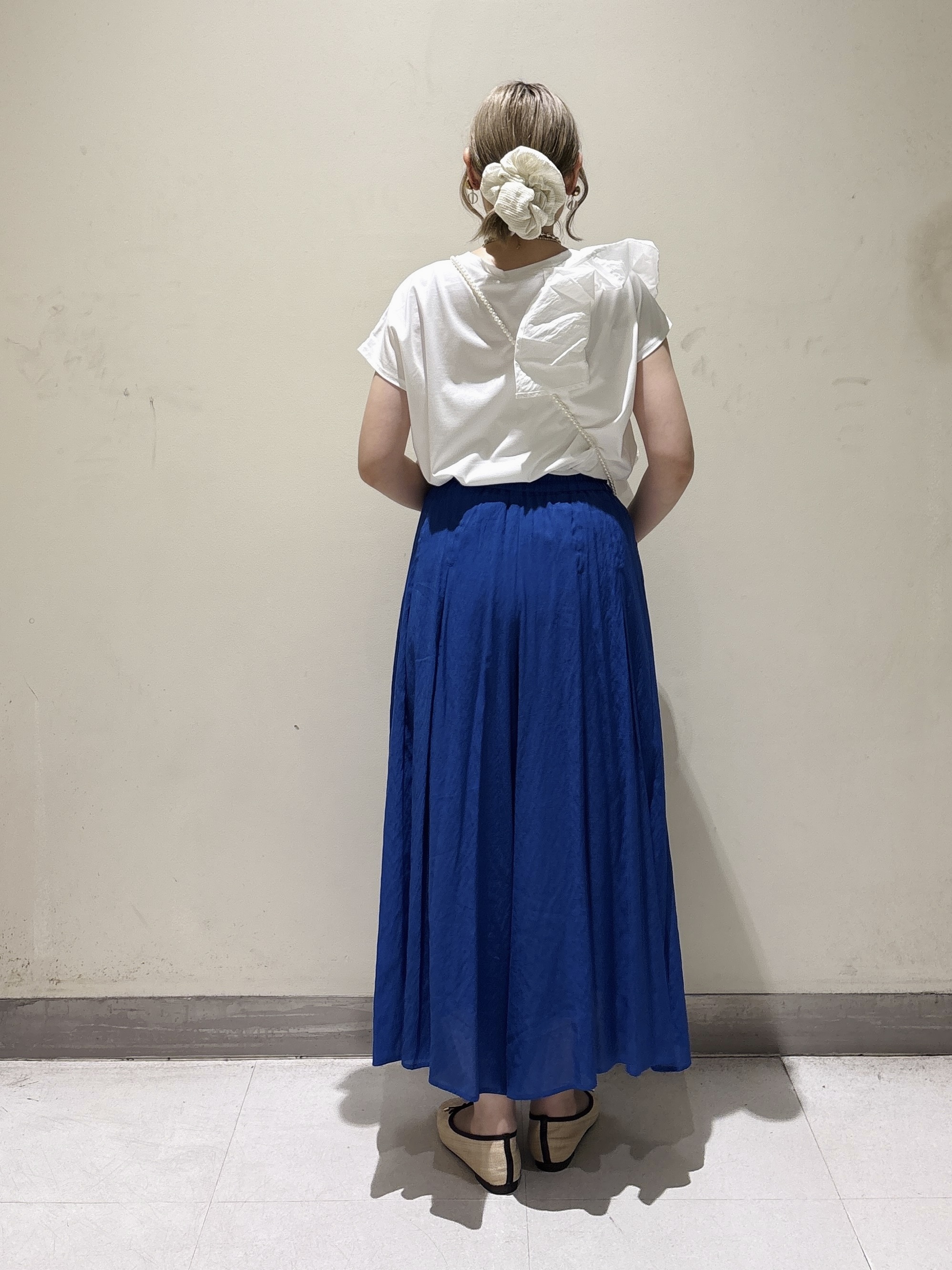 みきちぃさんの「OPAQUE.CLIP｜【UVケア／接触冷感】アシメフリルドッキングカットソー《洗濯機OK》」を使ったコーディネート