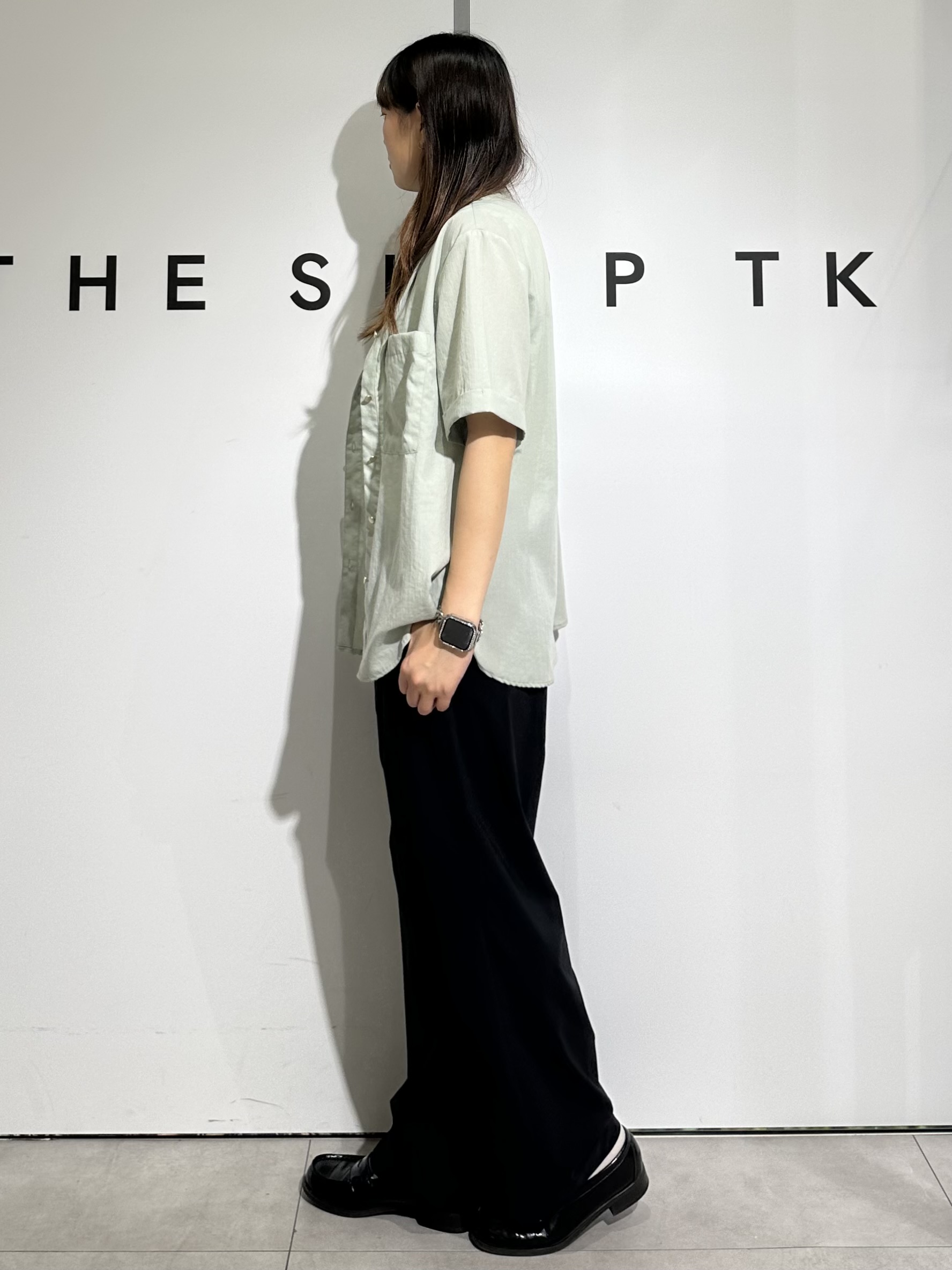cottonさんの「THE SHOP TK｜【M-XL/刻みネックですっきり見え】Wポケット金ボタン 5分袖シャツ」を使ったコーディネート