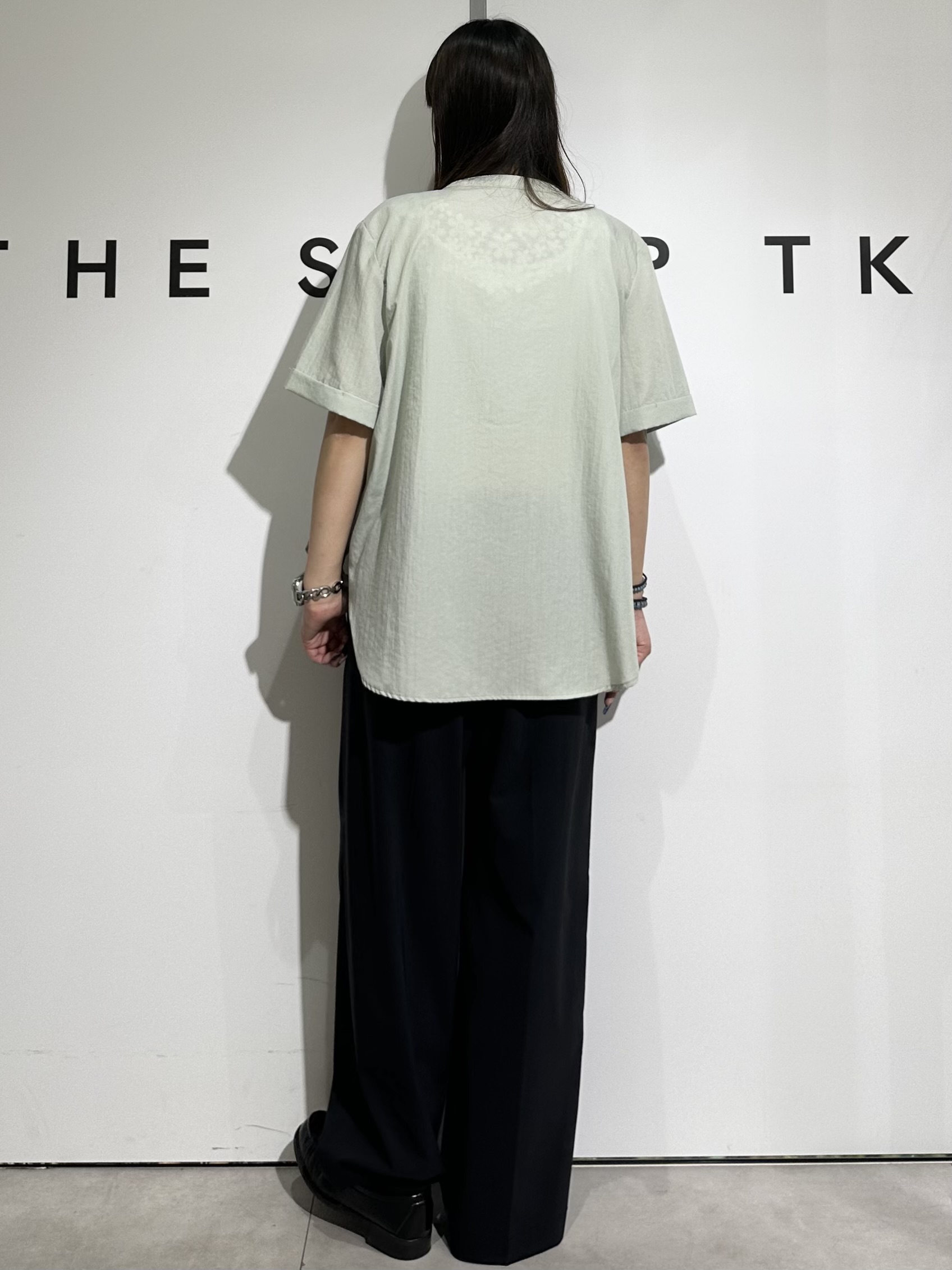 cottonさんの「THE SHOP TK｜【M-XL/刻みネックですっきり見え】Wポケット金ボタン 5分袖シャツ」を使ったコーディネート