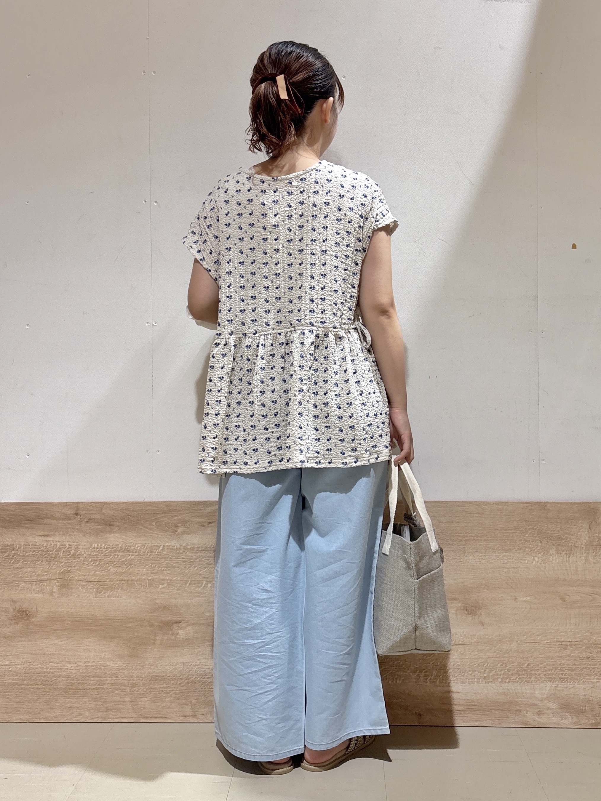 るねさんの「SHOO･LA･RUE｜【ひんやり/洗濯機可/S-LL】オンにもオフにも マルチに使えるボタンレスカーディガン」を使ったコーディネート