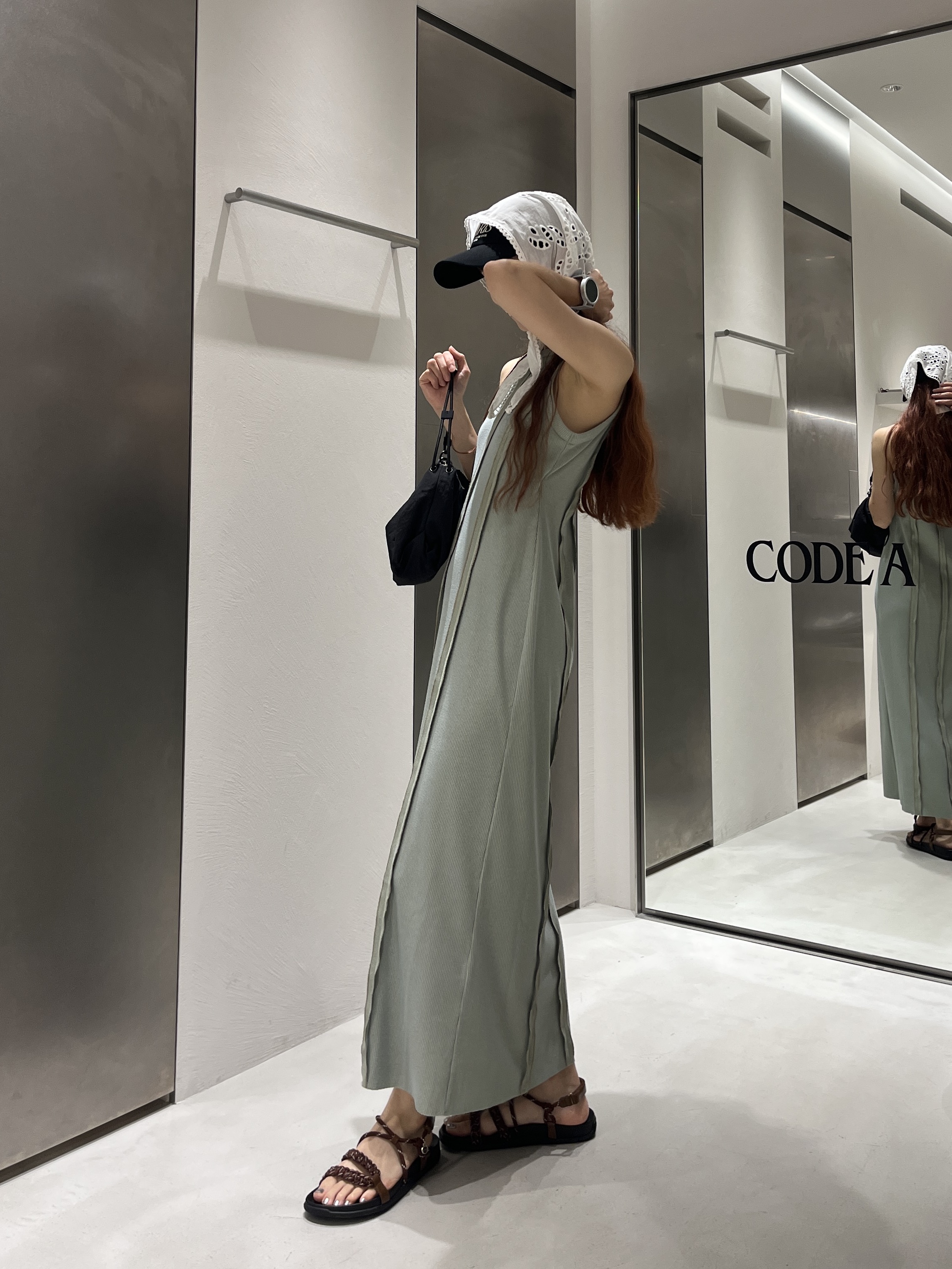 Rielさんの「CODE A｜PROTAGONISTA｜triangle scarf」を使ったコーディネート