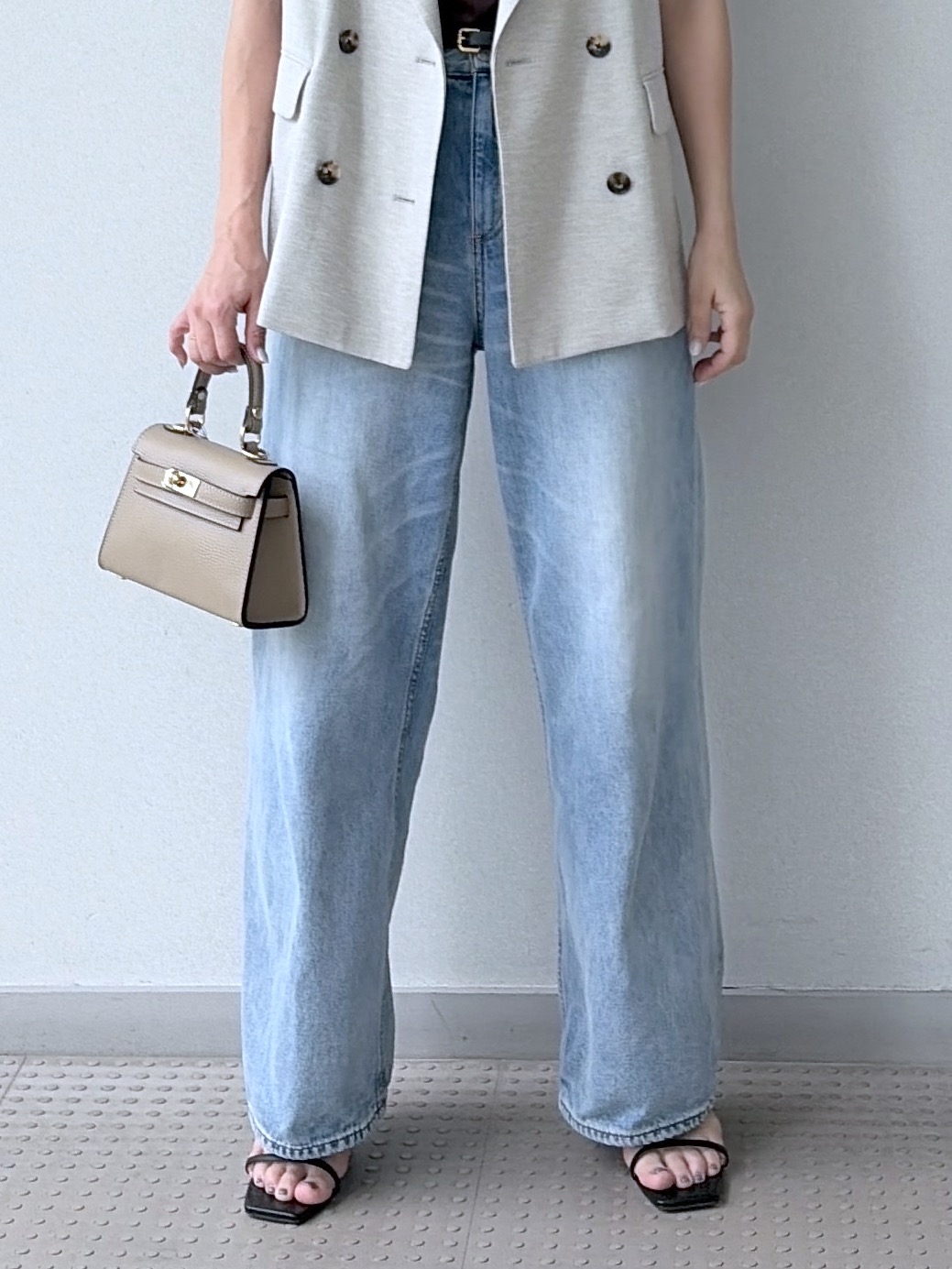 yoshikadoさんの「DRESSTERIOR｜【接触冷感／抗菌防臭／消臭】アイスクリアコットンフレンチロゴT」を使ったコーディネート