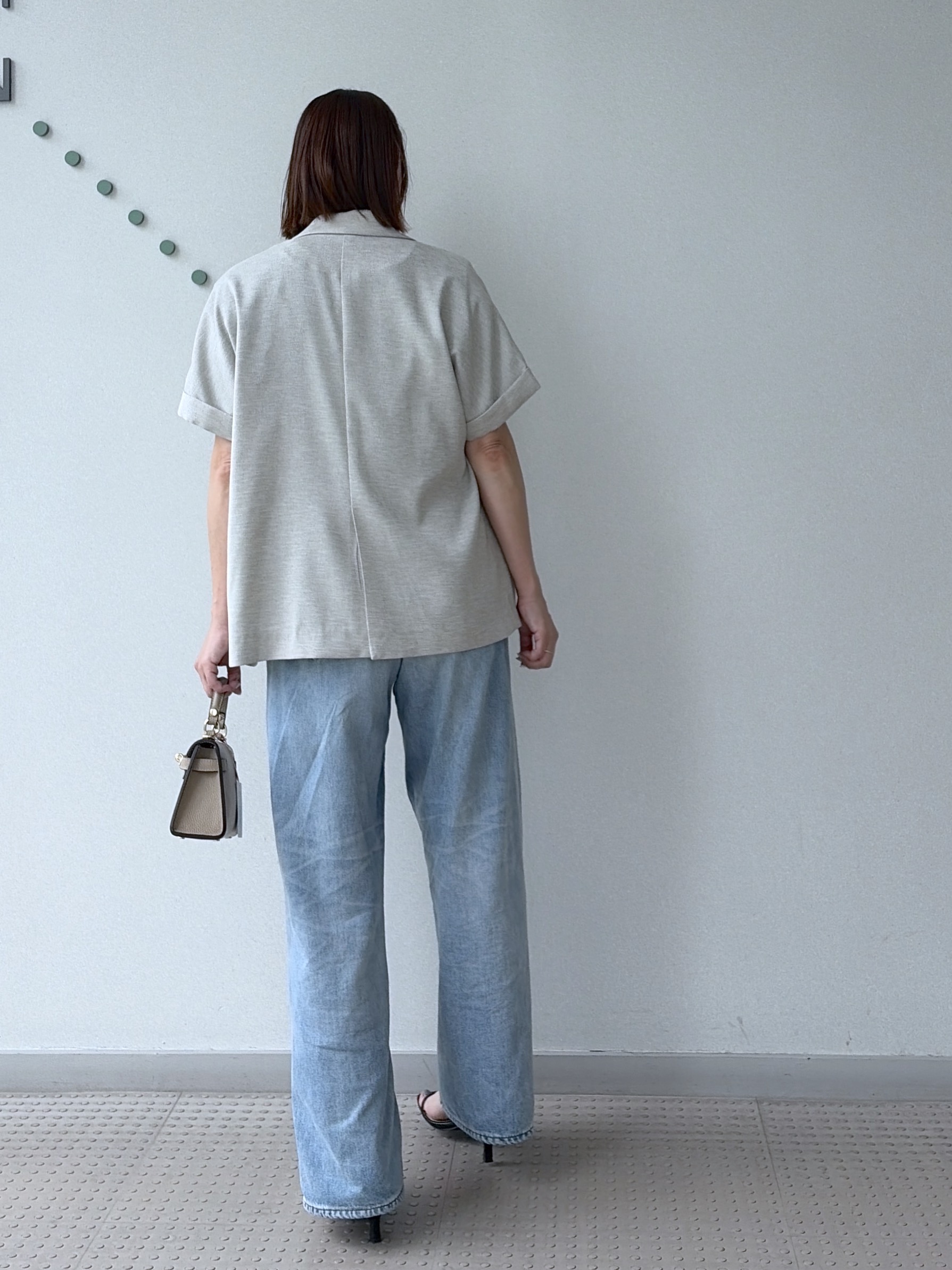 yoshikadoさんの「DRESSTERIOR｜【接触冷感／抗菌防臭／消臭】アイスクリアコットンフレンチロゴT」を使ったコーディネート