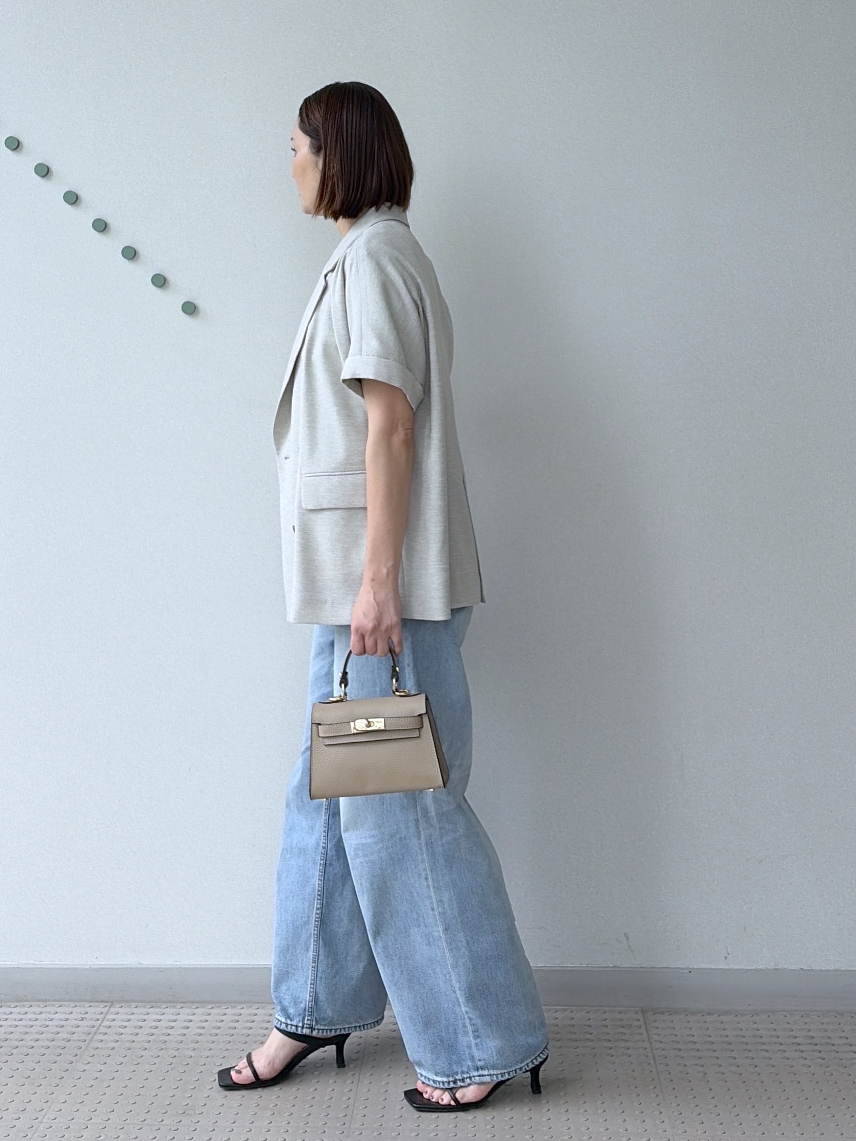 yoshikadoさんの「DRESSTERIOR｜【接触冷感／抗菌防臭／消臭】アイスクリアコットンフレンチロゴT」を使ったコーディネート