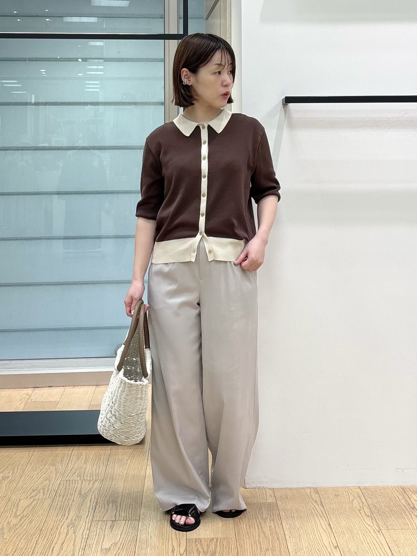 asamiさんの「INDIVI｜【バイカラー】衿付きシャツ風ニット」を使ったコーディネート