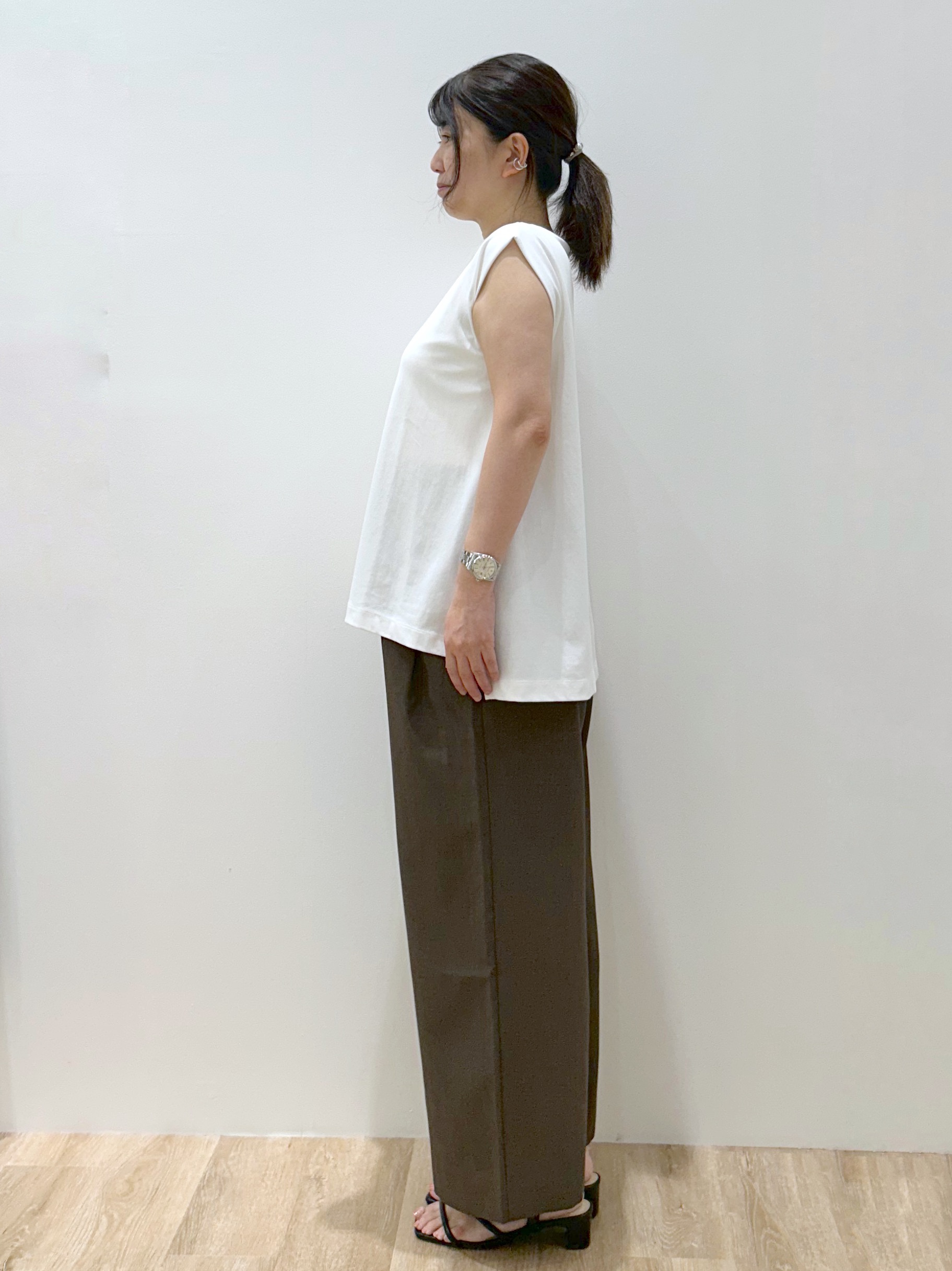 ひろみさんの「OPAQUE.CLIP｜【UV／接触冷感】スーパーアイス ノースリーブカットソー《洗濯機OK》」を使ったコーディネート