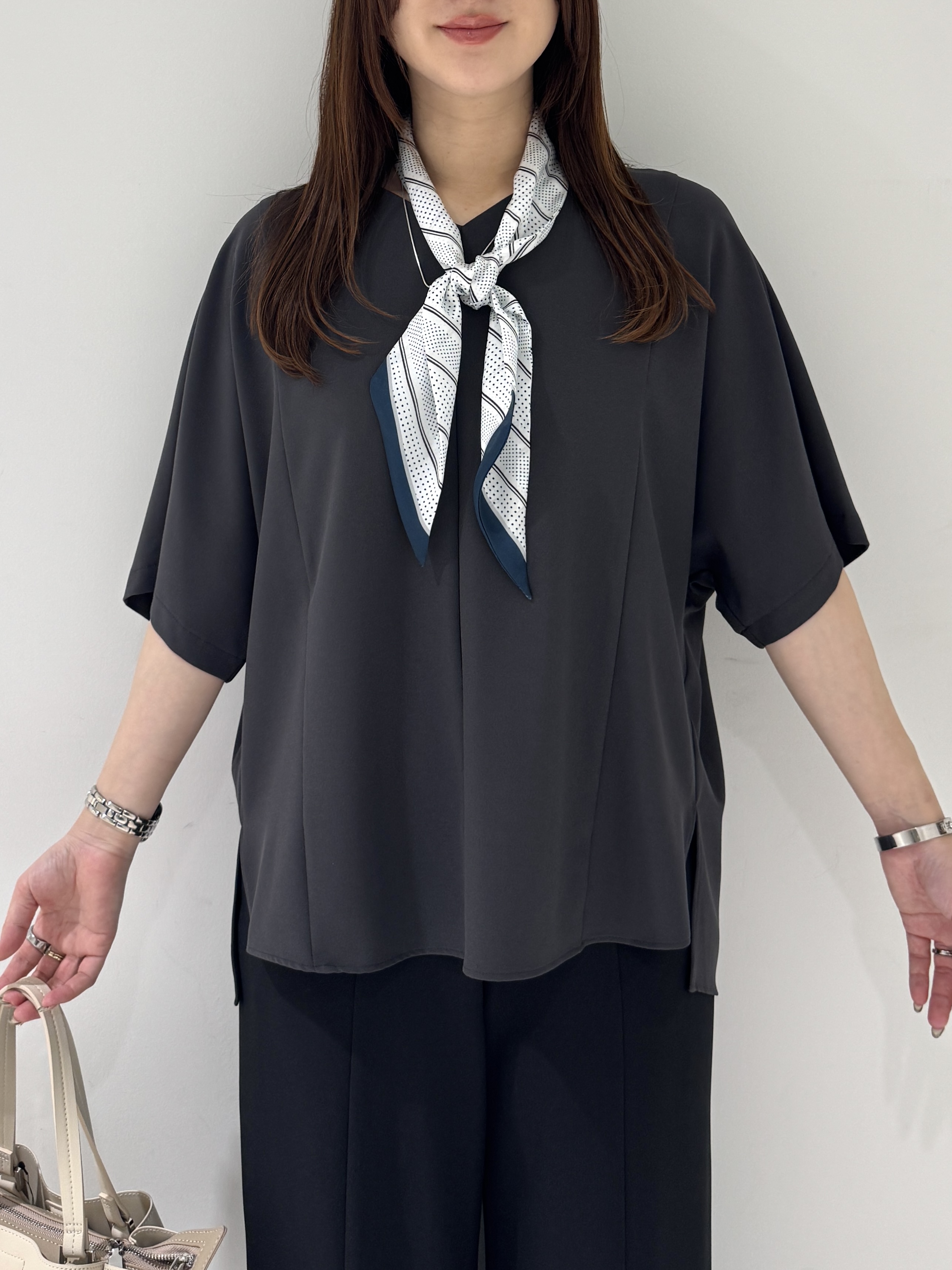 そんさんの「INDIVI｜【着る日傘】ドルマントップス」を使ったコーディネート
