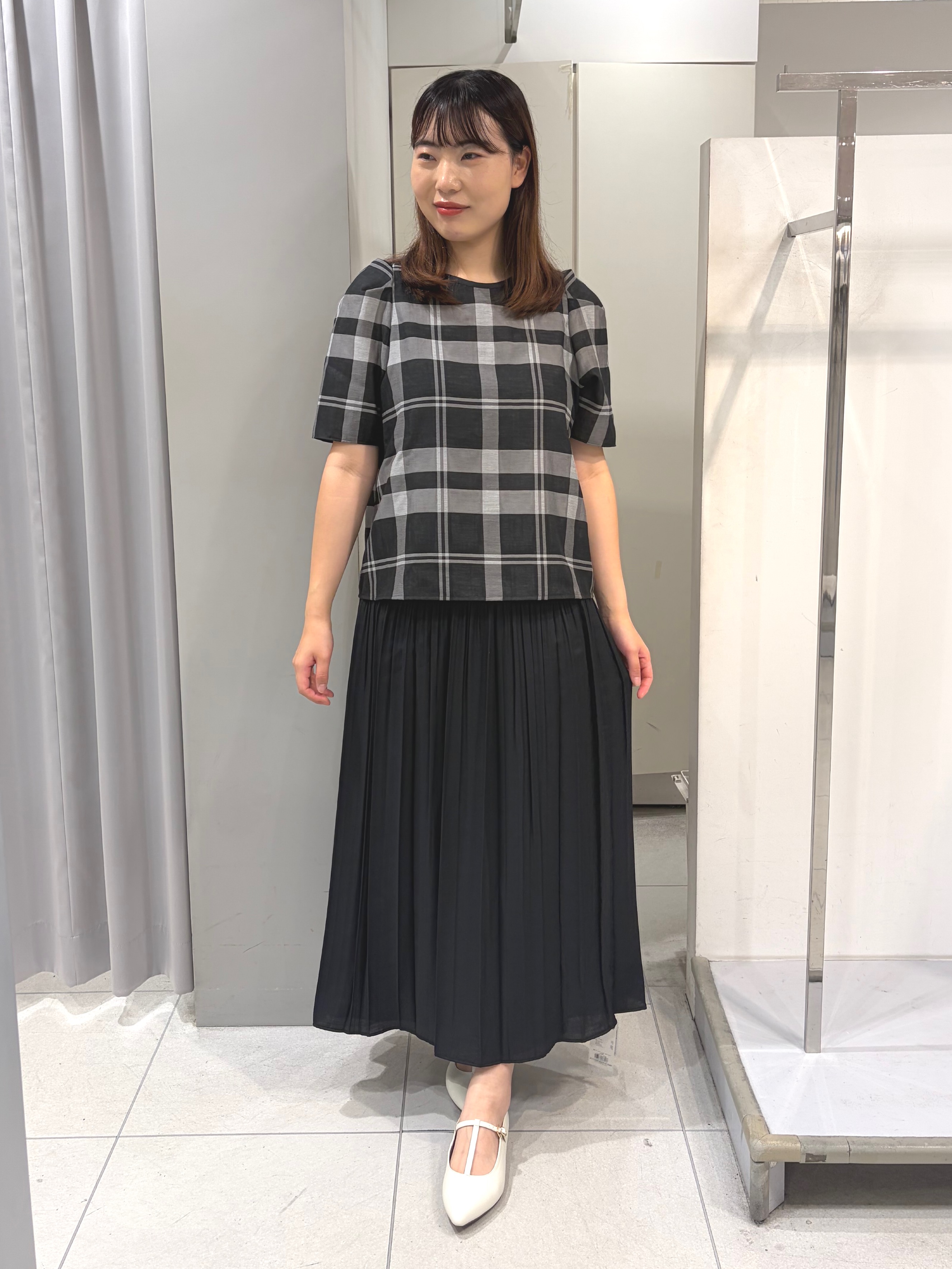 AZUSAさんの「Reflect｜【セットアップ／手洗い可】チェック柄パフスリーブブラウス」を使ったコーディネート