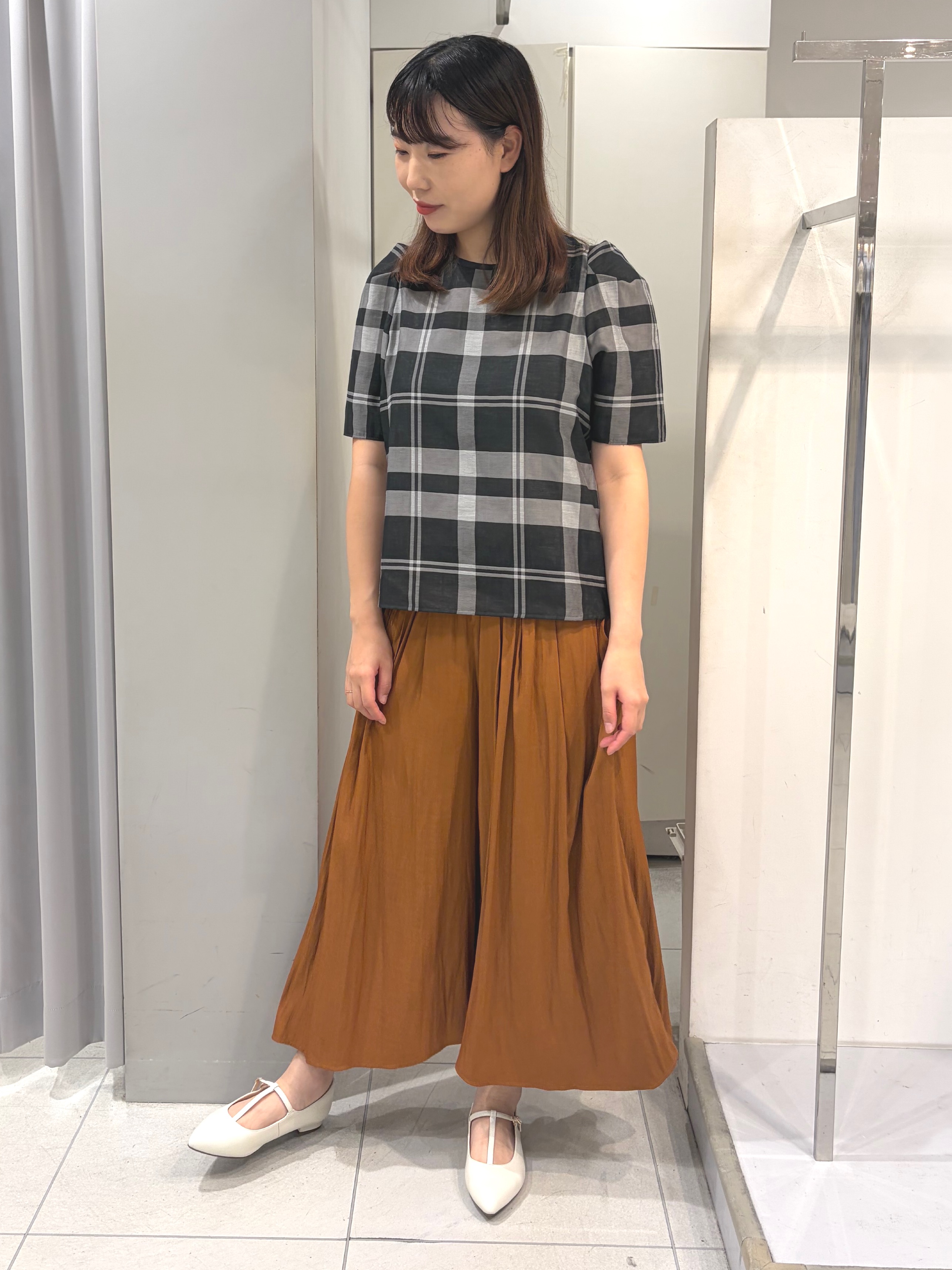 AZUSAさんの「Reflect｜【セットアップ／手洗い可】チェック柄パフスリーブブラウス」を使ったコーディネート