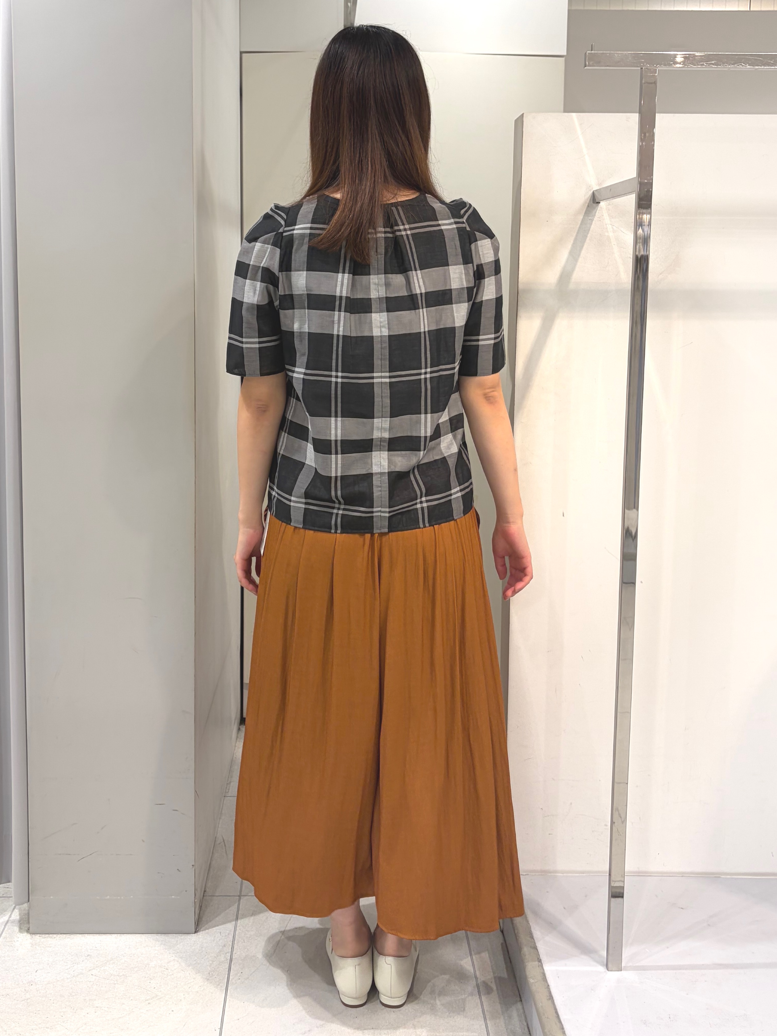 AZUSAさんの「Reflect｜【セットアップ／手洗い可】チェック柄パフスリーブブラウス」を使ったコーディネート