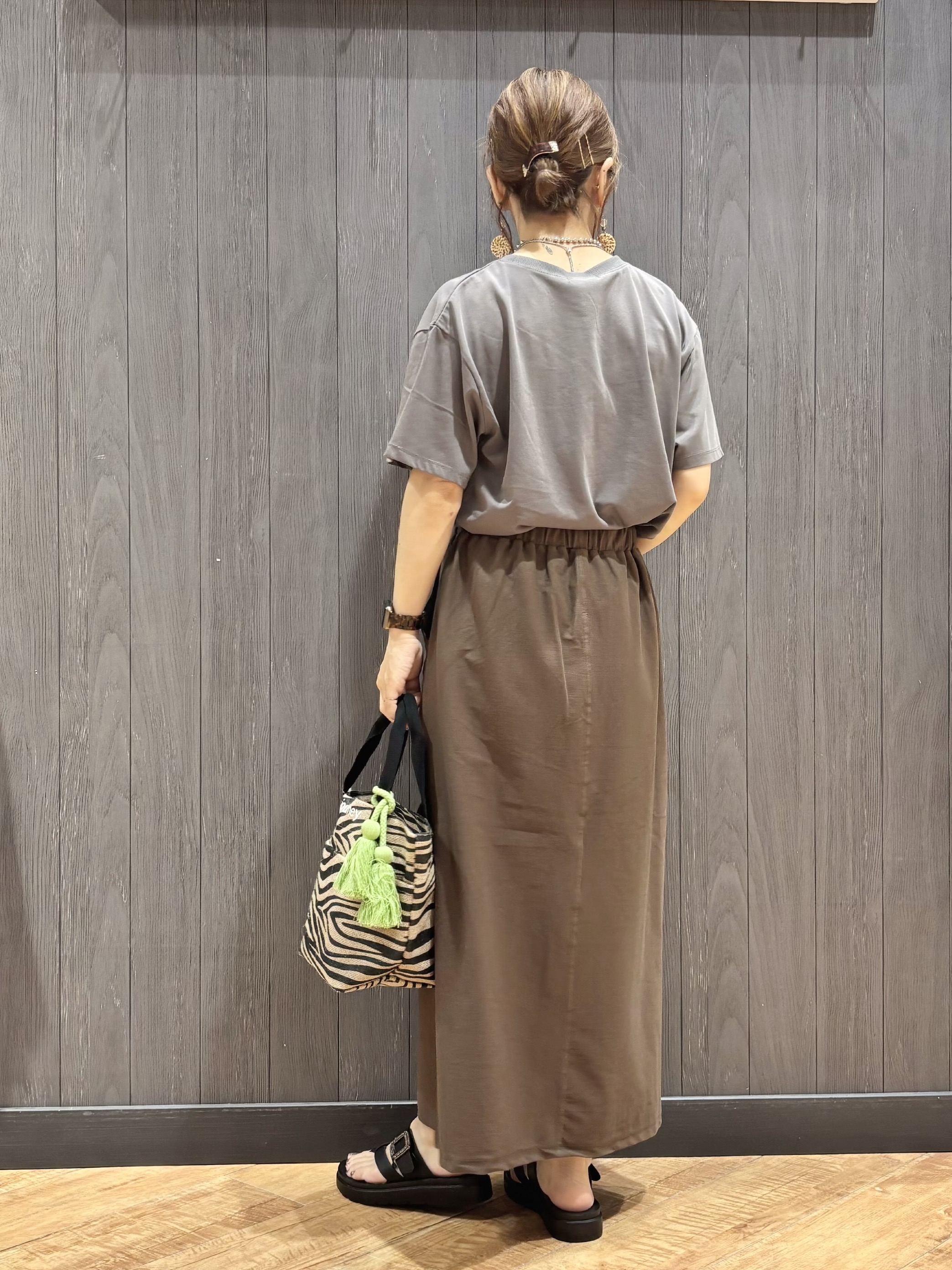 meiさんの「SHOO･LA･RUE｜ツイル調ストレッチベイカースカート」を使ったコーディネート