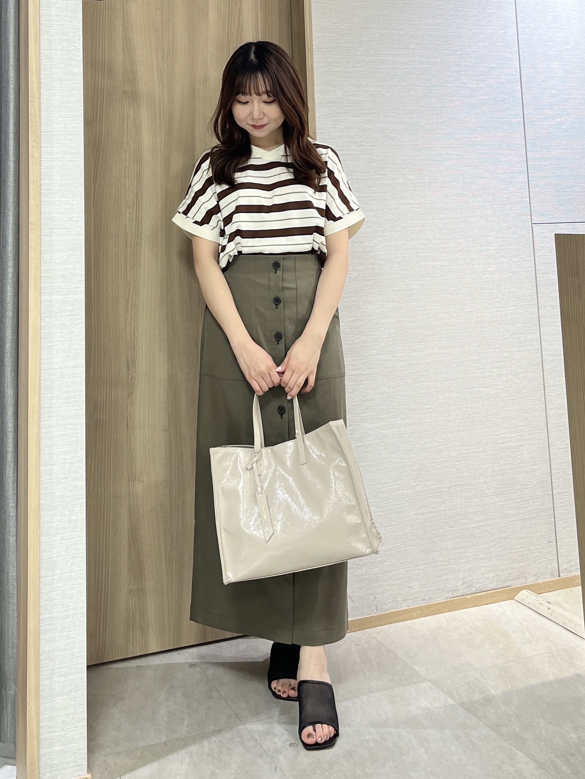 KAHOさんの「UNTITLED｜【前後2WAY】ドライタッチコットンプルオーバー」を使ったコーディネート
