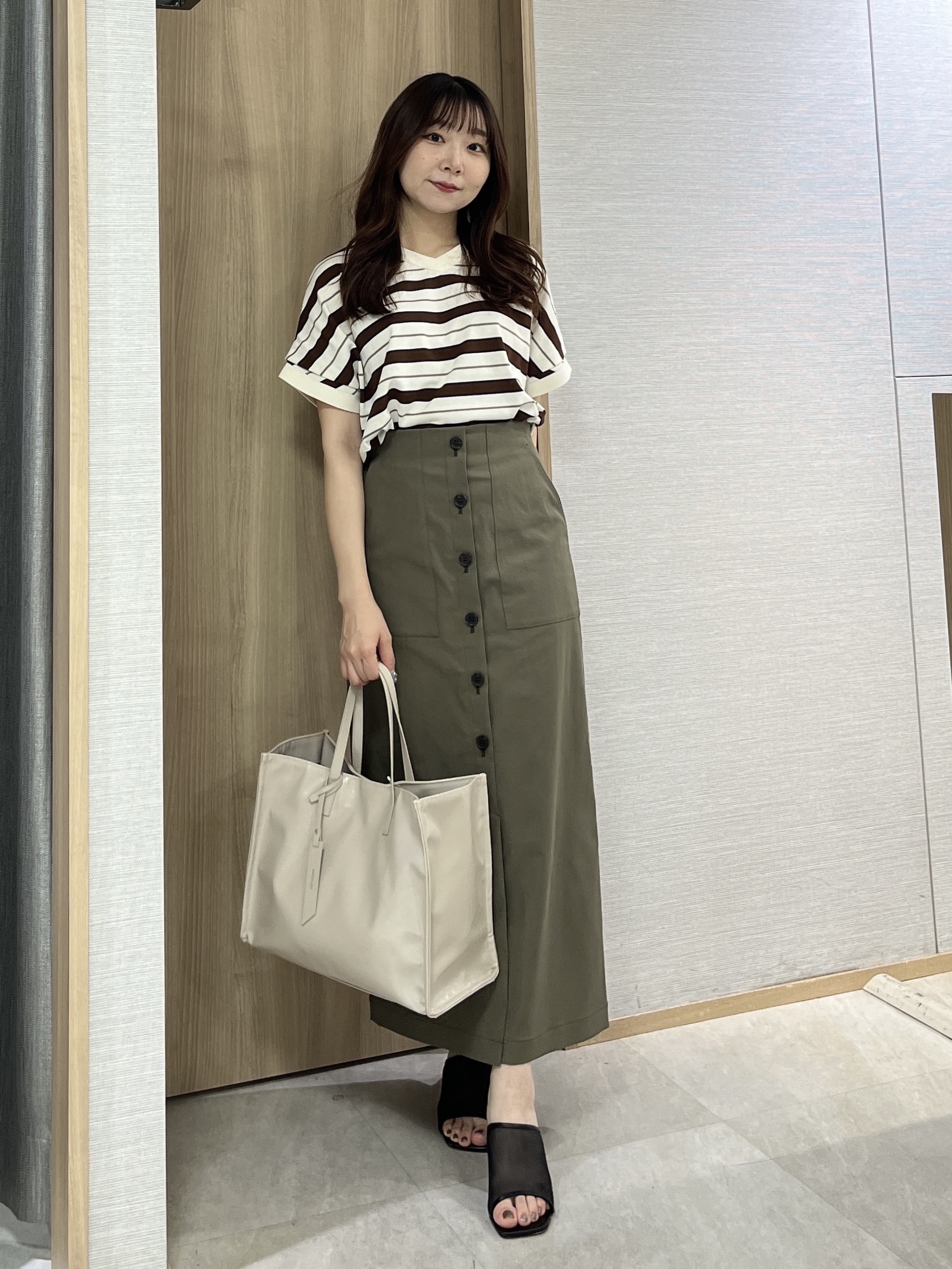 KAHOさんの「UNTITLED｜【前後2WAY】ドライタッチコットンプルオーバー」を使ったコーディネート