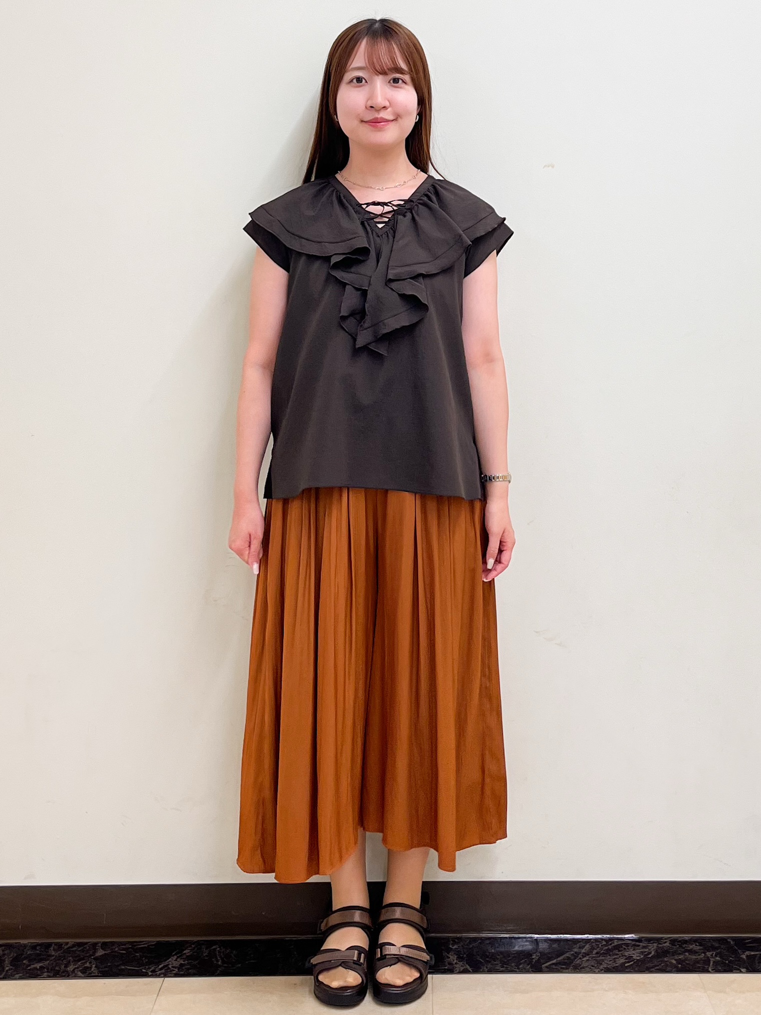 mikikoさんの「Reflect｜【通気性あり／涼しい／マシンウォッシャブル】フリルブラウス」を使ったコーディネート
