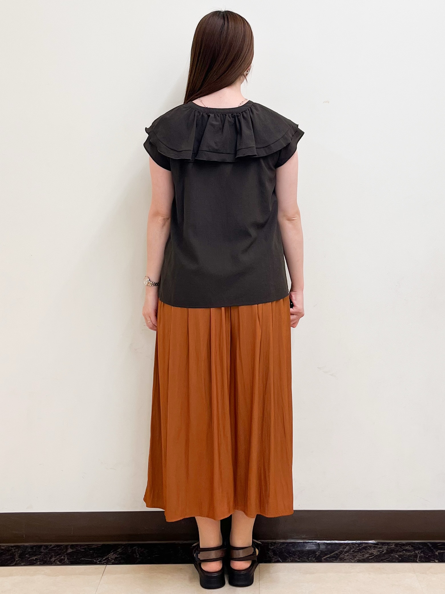 mikikoさんの「Reflect｜【通気性あり／涼しい／マシンウォッシャブル】フリルブラウス」を使ったコーディネート