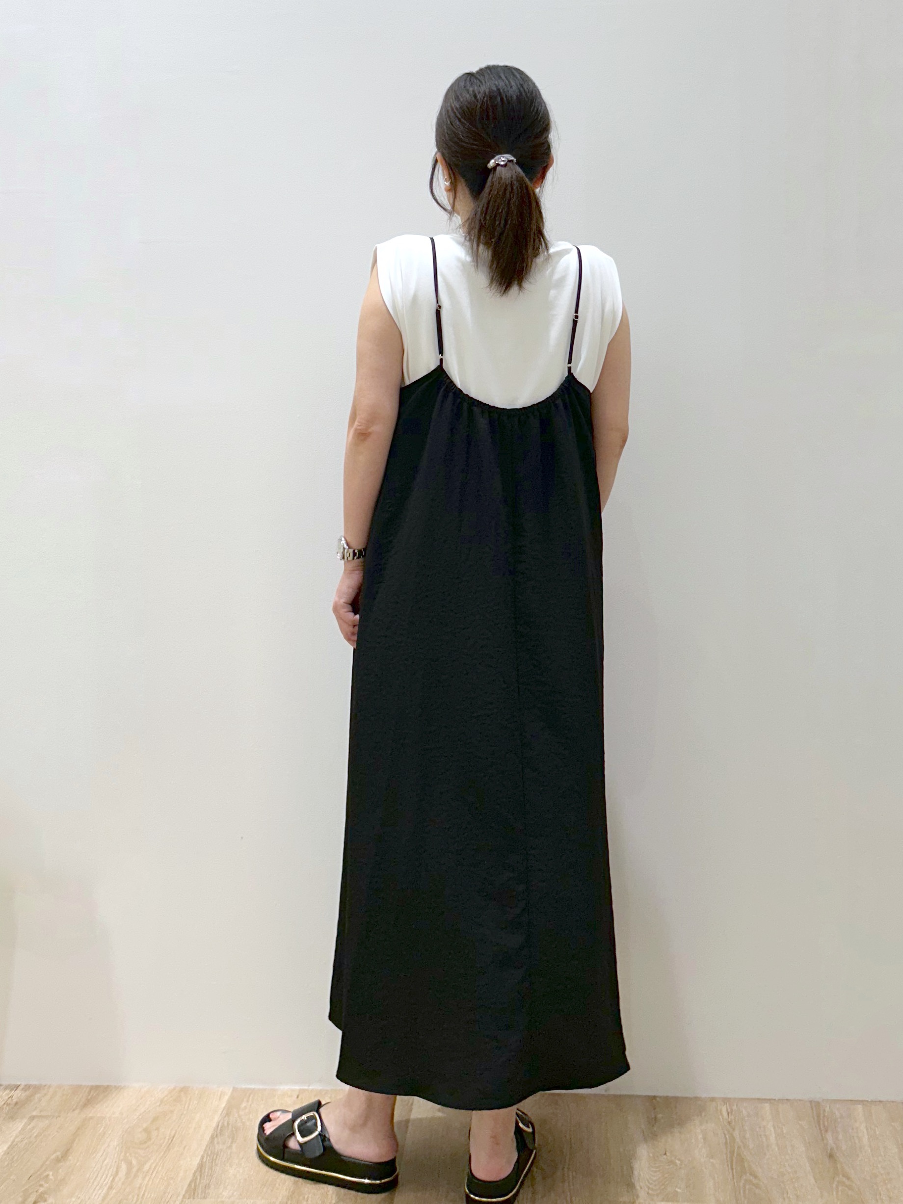 ひろみさんの「OPAQUE.CLIP｜タックギャザーキャミワンピース【洗濯機OK】」を使ったコーディネート