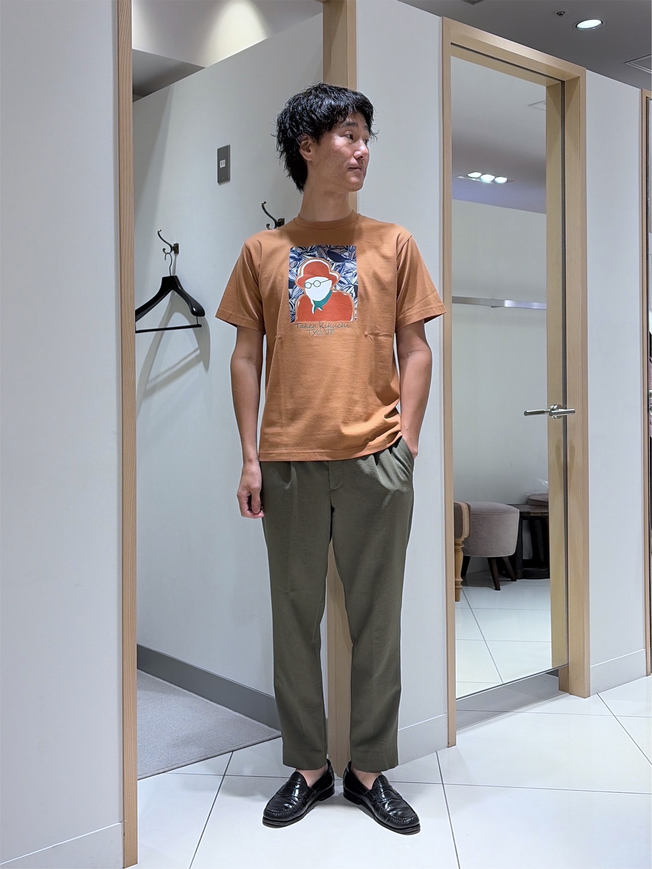 mutoさんの「TAKEO KIKUCHI｜ポートレートアートＴシャツ」を使ったコーディネート