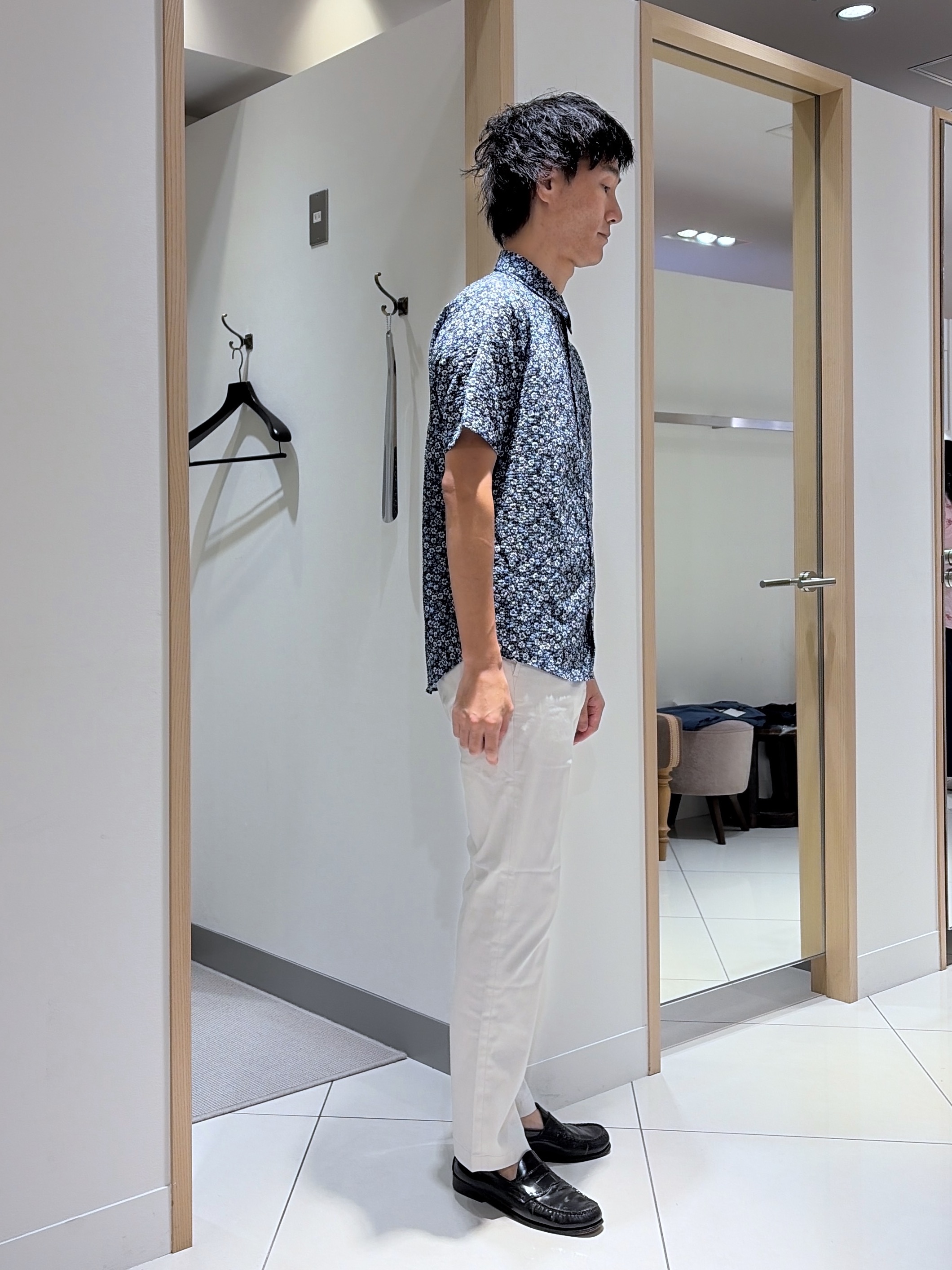 mutoさんの「TAKEO KIKUCHI｜リップル小花シャツ」を使ったコーディネート