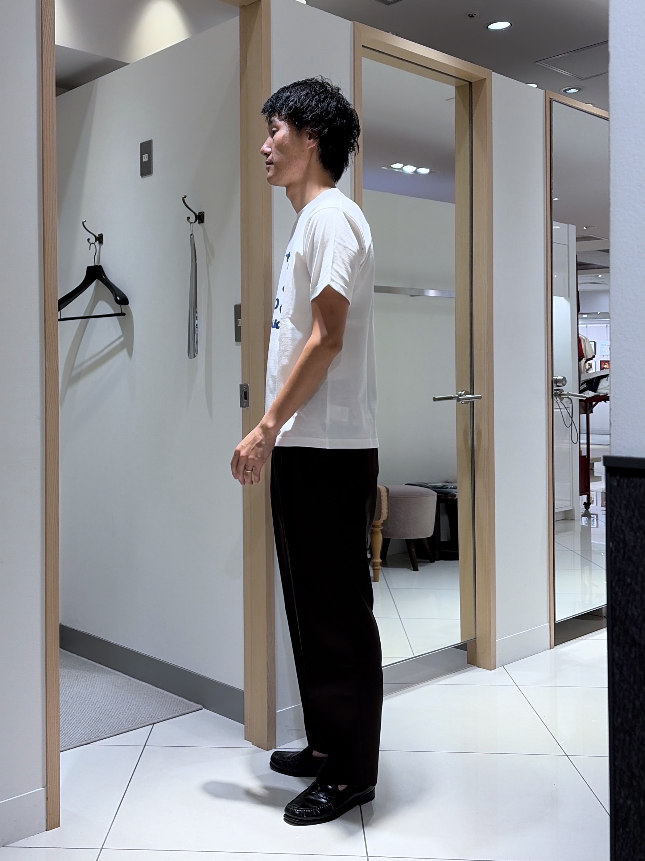 mutoさんの「TAKEO KIKUCHI｜水彩ペイント アートロゴTシャツ」を使ったコーディネート