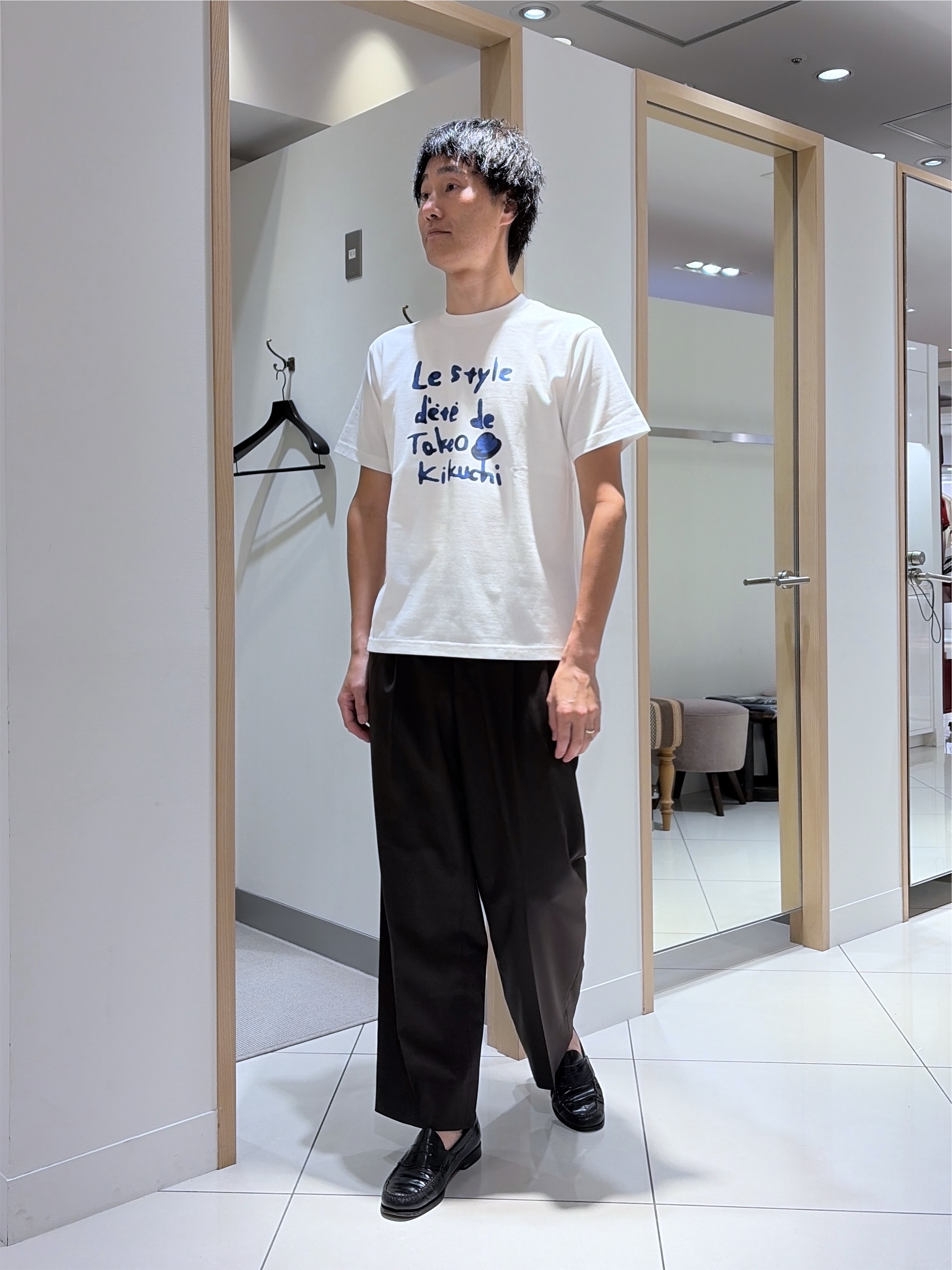 mutoさんの「TAKEO KIKUCHI｜水彩ペイント アートロゴTシャツ」を使ったコーディネート