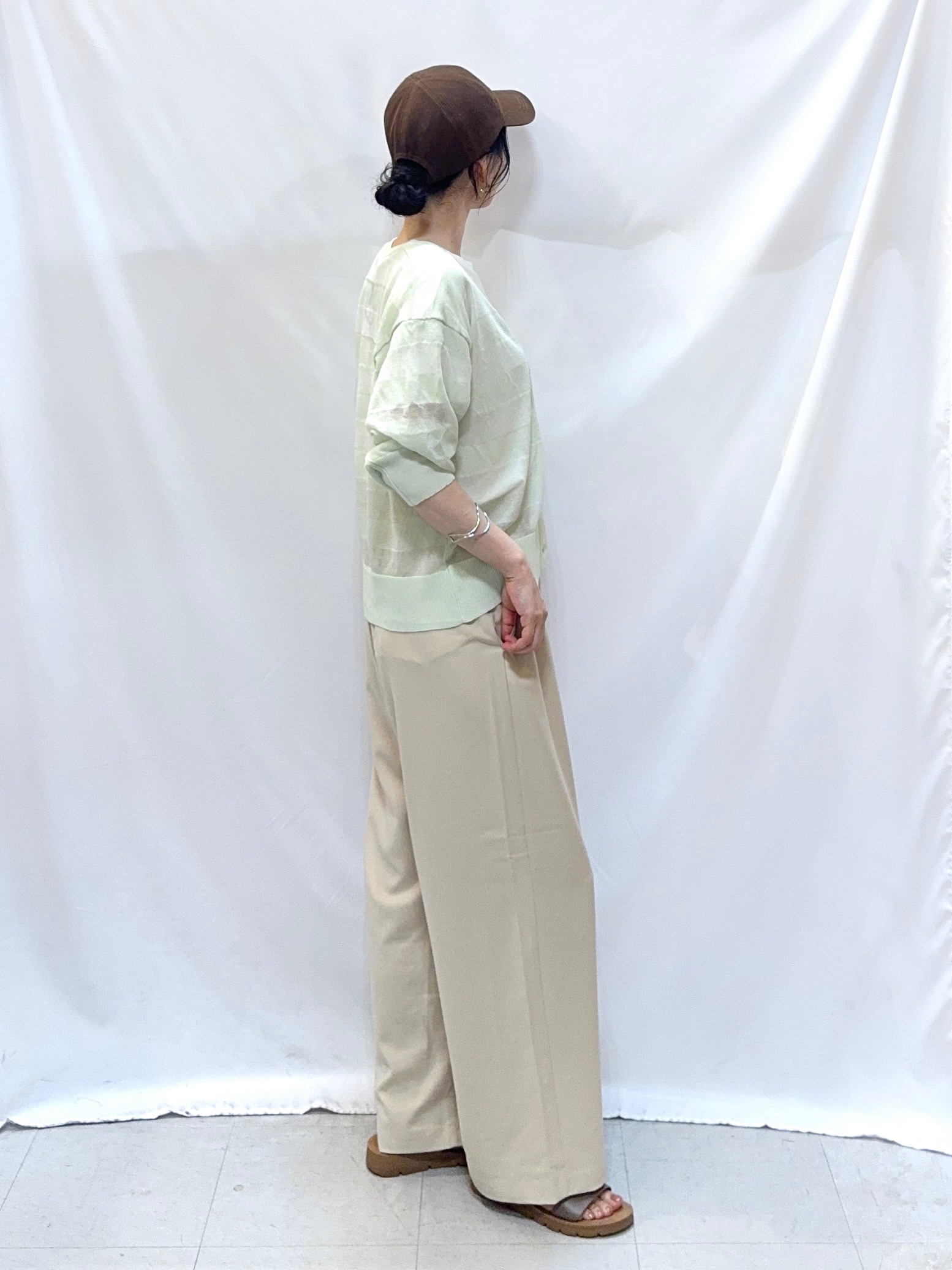 𝐇𝐢𝐫𝐨𝐦𝐢さんの「SHOO･LA･RUE｜【洗濯機可/S-LL】涼し気な透け感 日差し冷房対策に シアーボーダーカーディガン」を使ったコーディネート