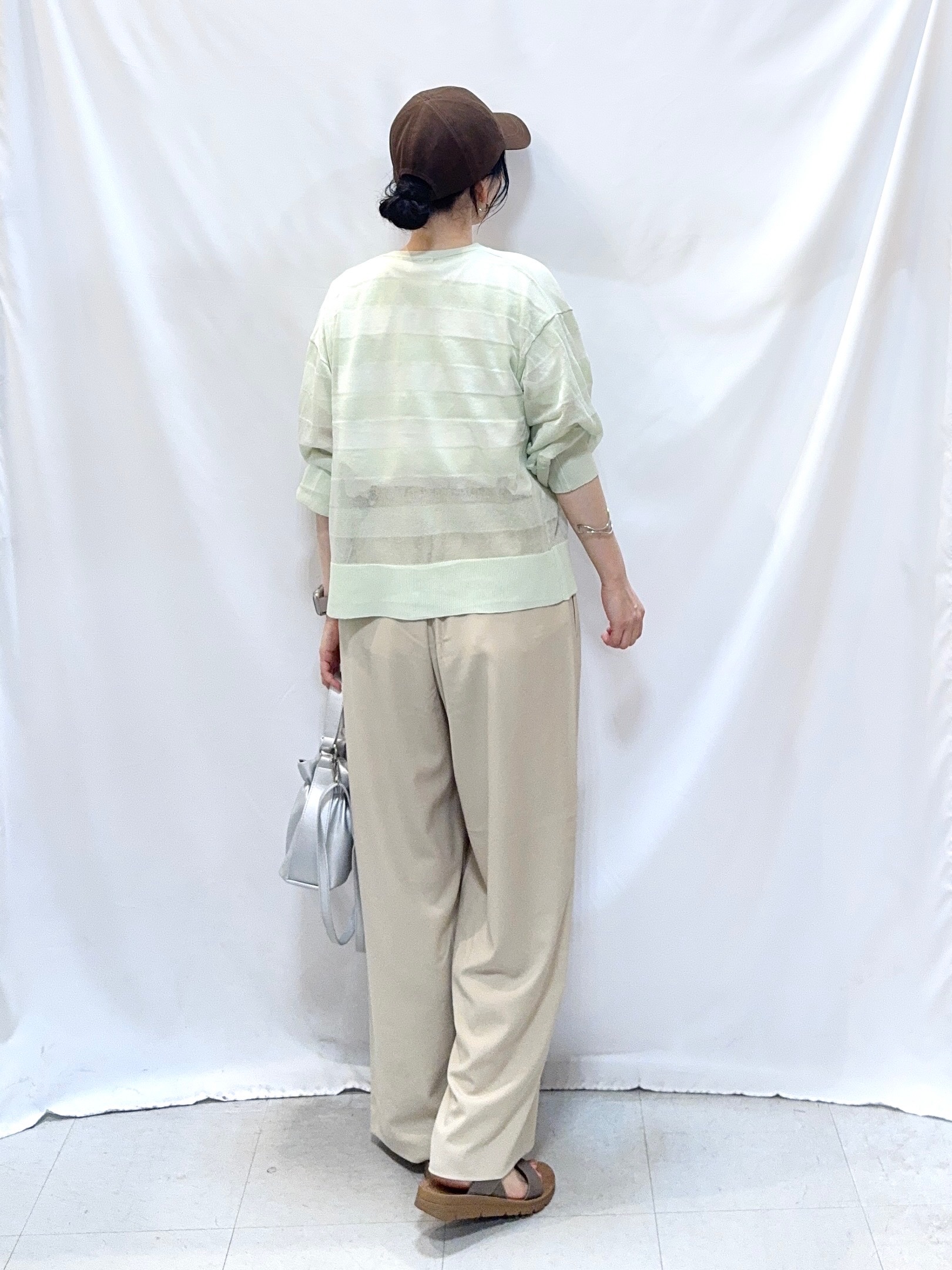 𝐇𝐢𝐫𝐨𝐦𝐢さんの「SHOO･LA･RUE｜【洗濯機可/S-LL】涼し気な透け感 日差し冷房対策に シアーボーダーカーディガン」を使ったコーディネート