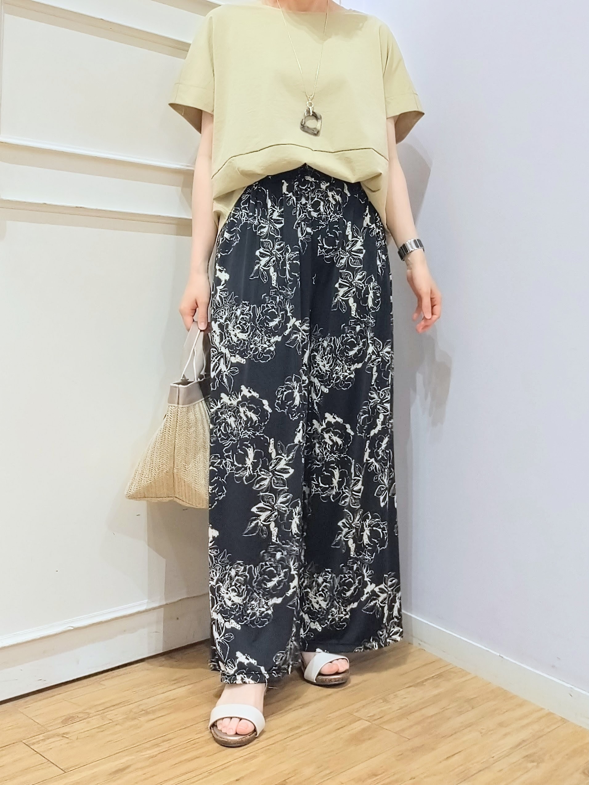 miomioさんの「SHOO･LA･RUE｜【洗濯機可/セットアップ可】軽凛(かろりん) ひんやり切替コクーントップス」を使ったコーディネート