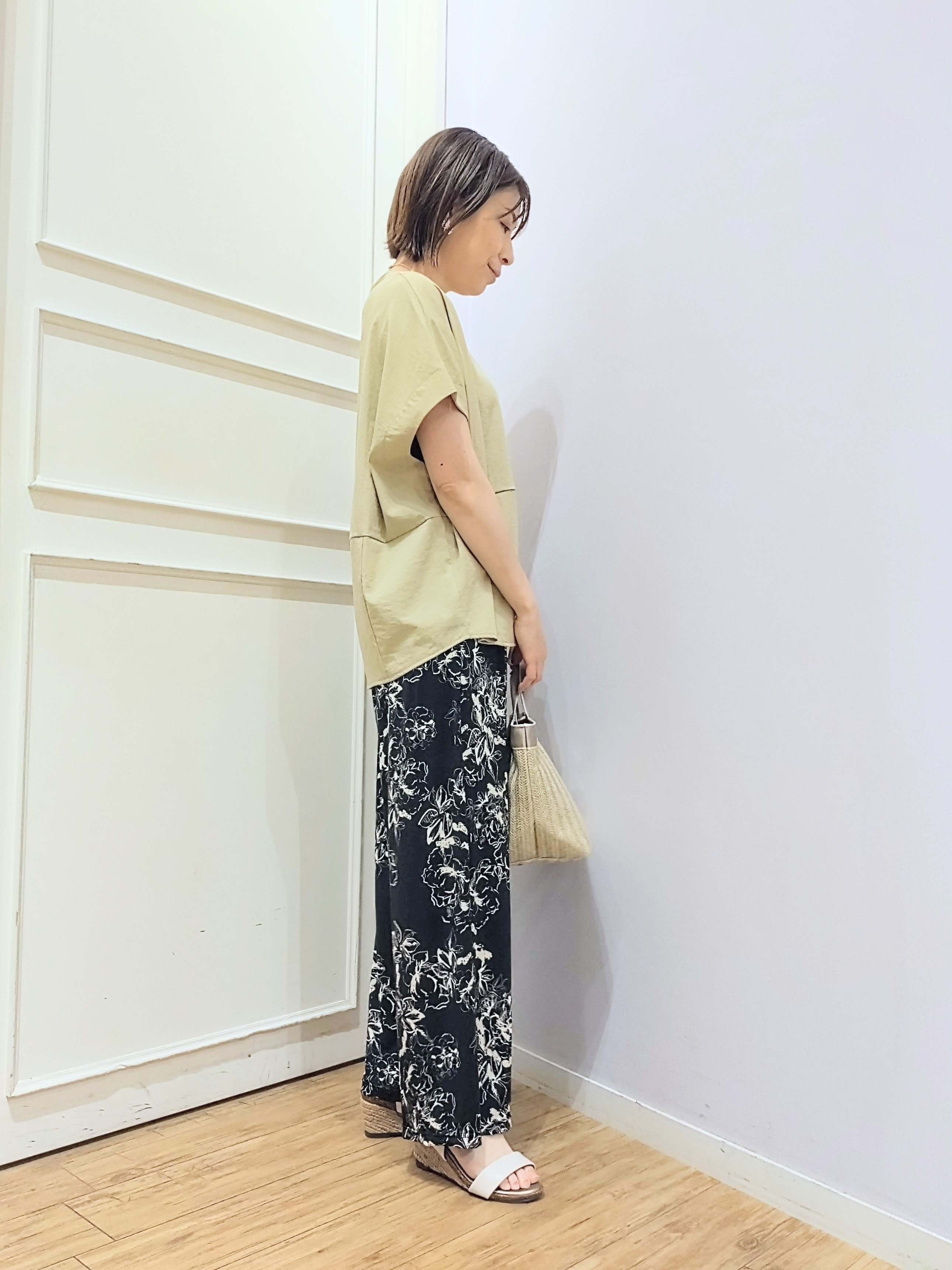 miomioさんの「SHOO･LA･RUE｜【洗濯機可/セットアップ可】軽凛(かろりん) ひんやり切替コクーントップス」を使ったコーディネート