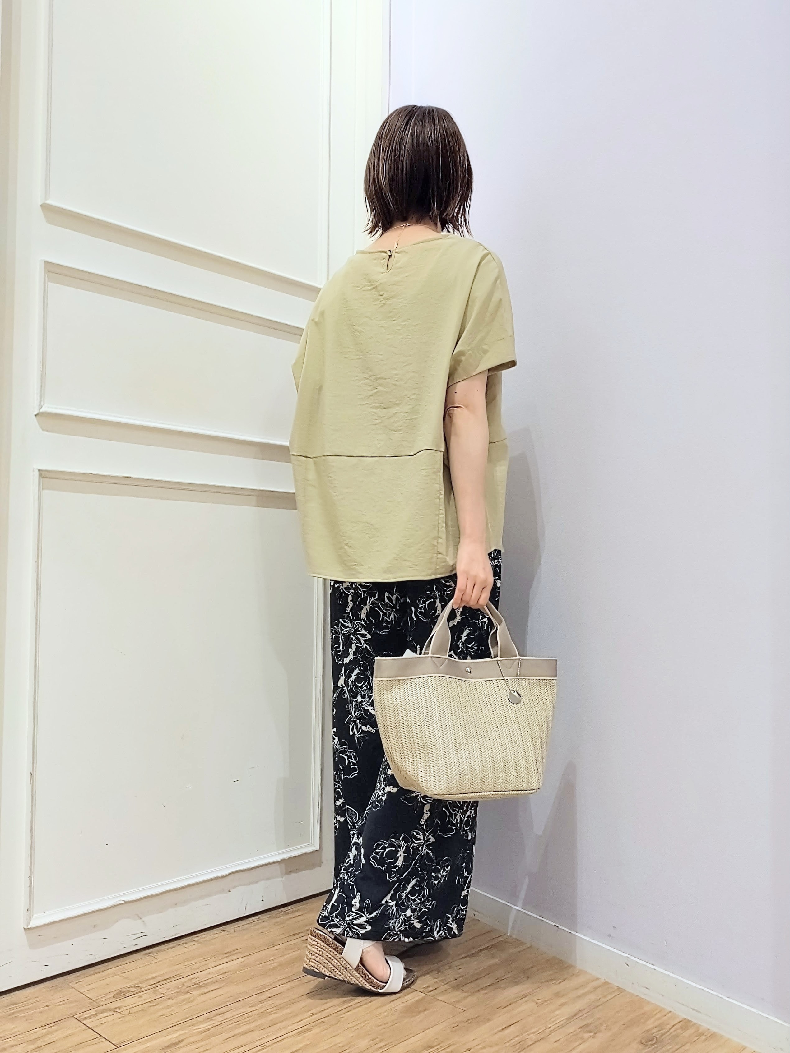 miomioさんの「SHOO･LA･RUE｜【洗濯機可/セットアップ可】軽凛(かろりん) ひんやり切替コクーントップス」を使ったコーディネート