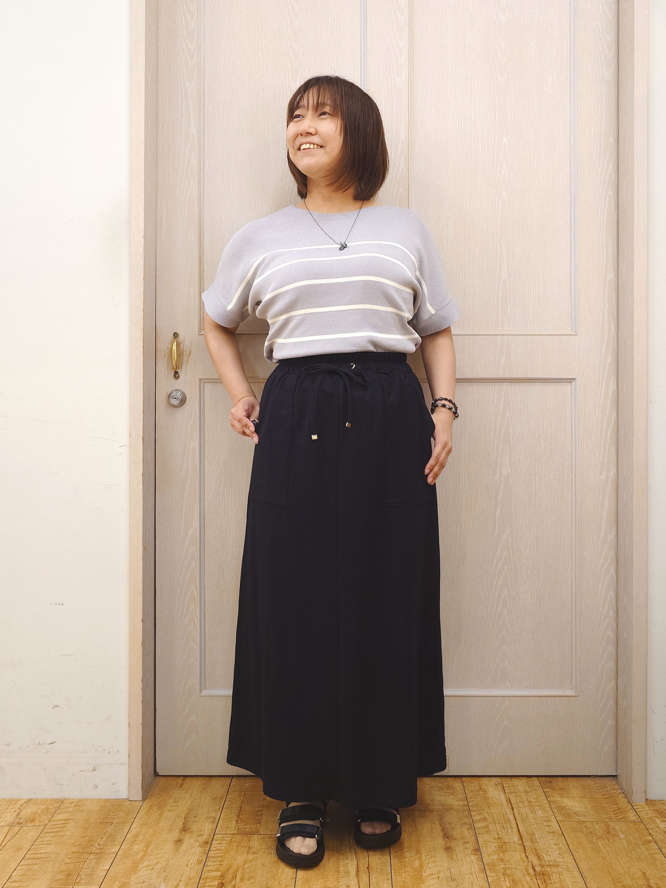 とろろさんの「SHOO･LA･RUE｜【毎日洗える/ひんやり/UV/S-LL】二の腕隠れる さらっとドルマン半袖ニット」を使ったコーディネート