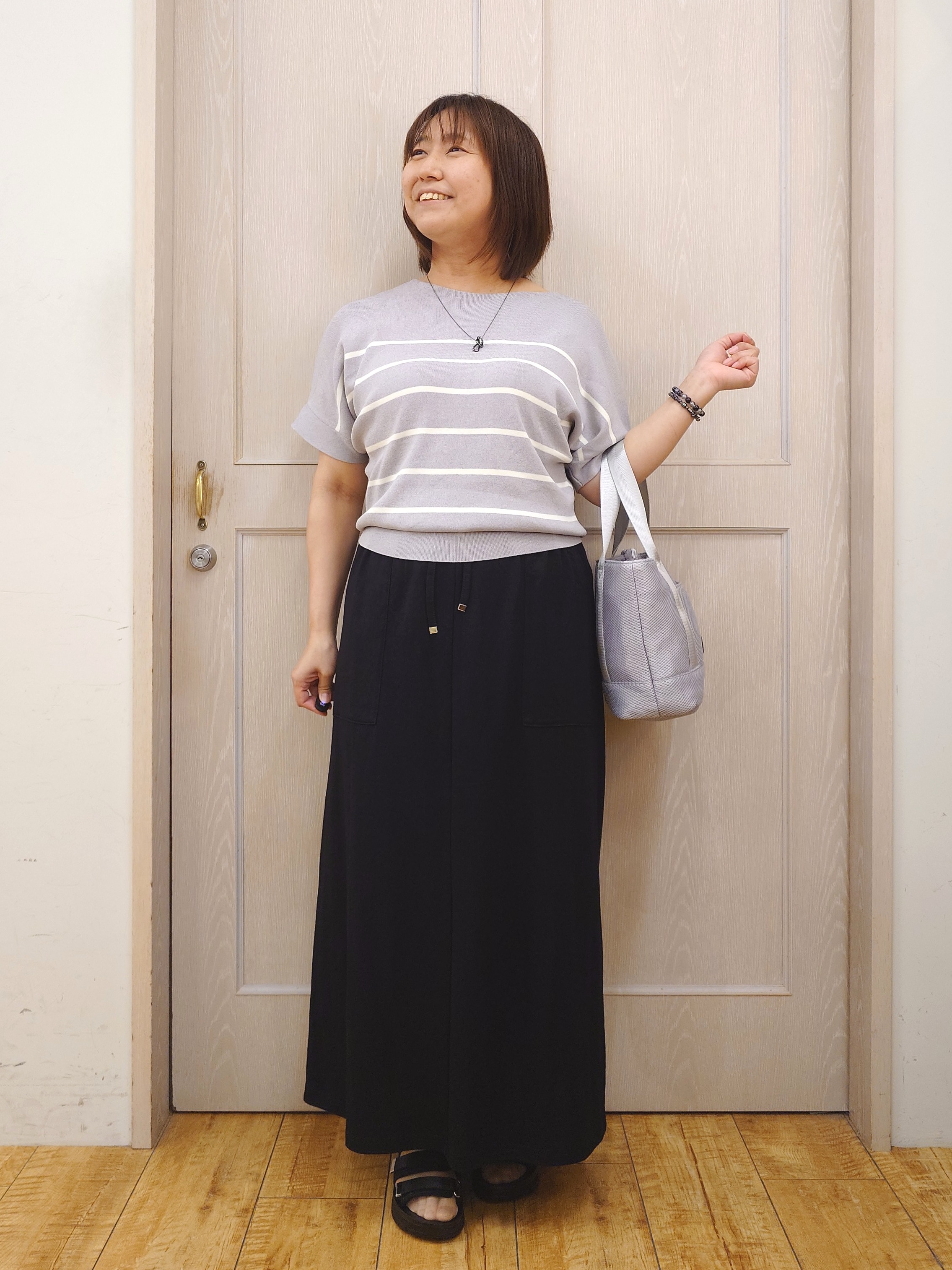 とろろさんの「SHOO･LA･RUE｜【毎日洗える/ひんやり/UV/S-LL】二の腕隠れる さらっとドルマン半袖ニット」を使ったコーディネート
