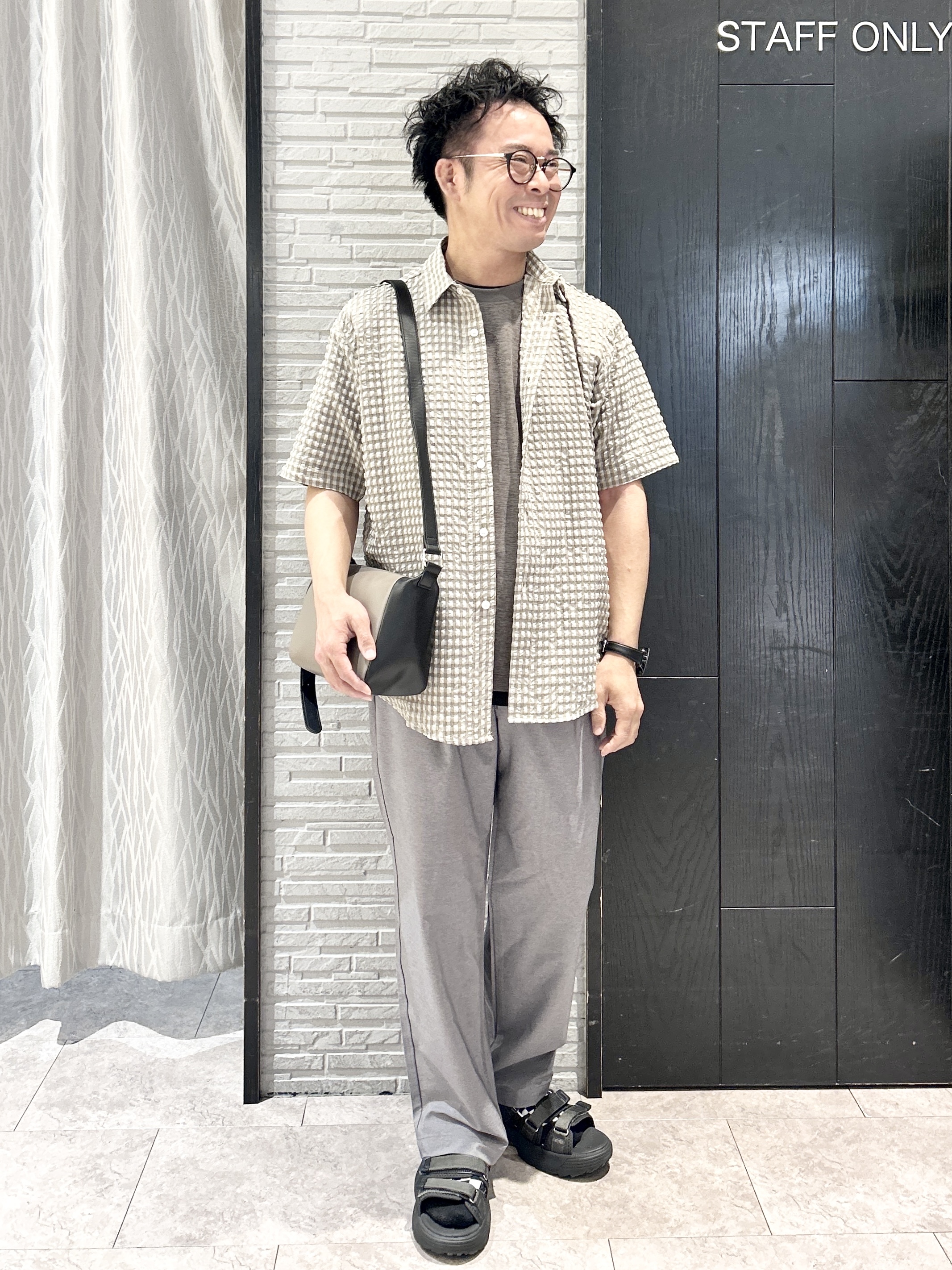 KENJI Iさんの「THE SHOP TK｜サッカー ギンガムチェック 半袖シャツ 洗濯機OK」を使ったコーディネート