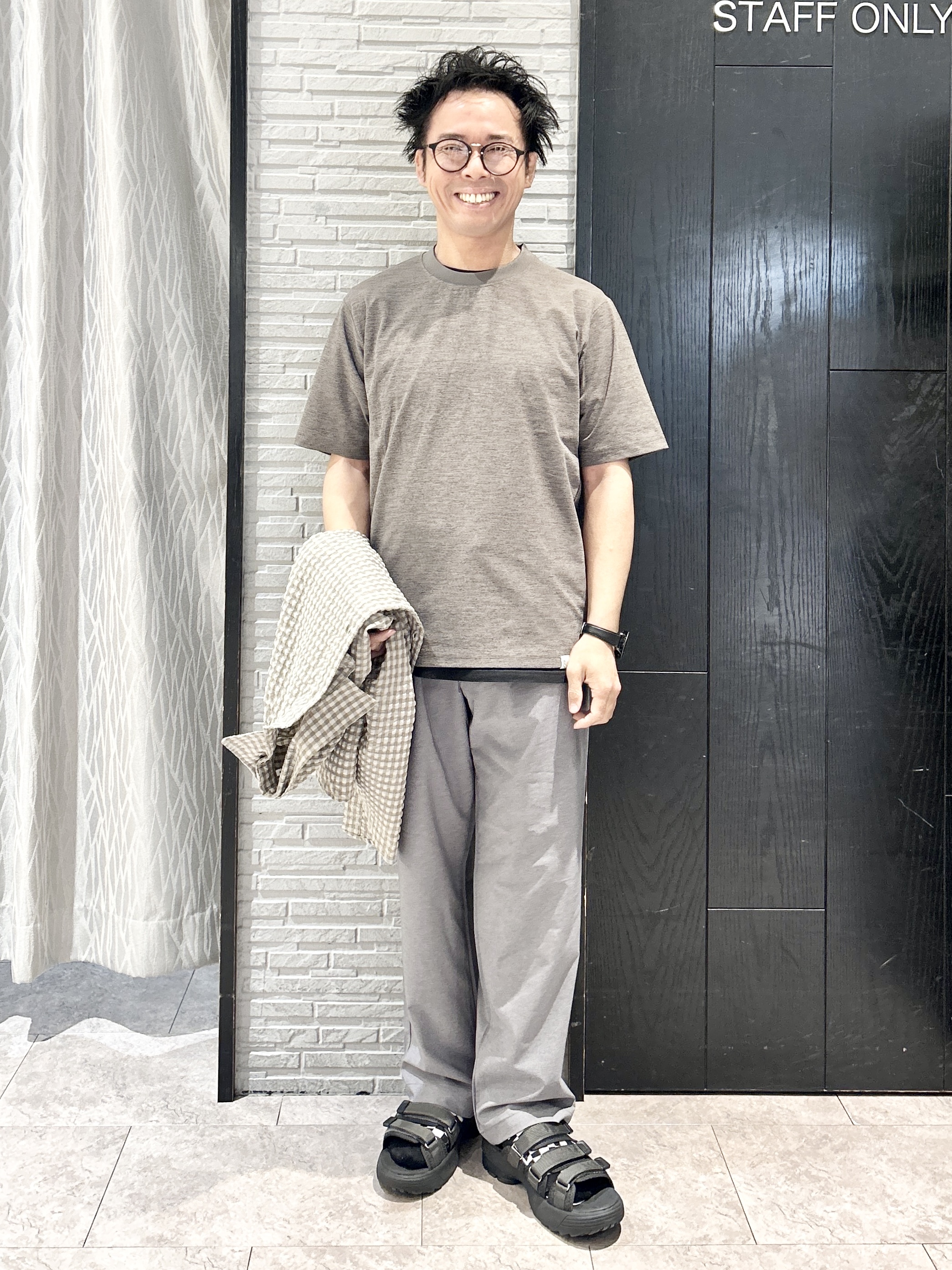KENJI Iさんの「THE SHOP TK｜サッカー ギンガムチェック 半袖シャツ 洗濯機OK」を使ったコーディネート