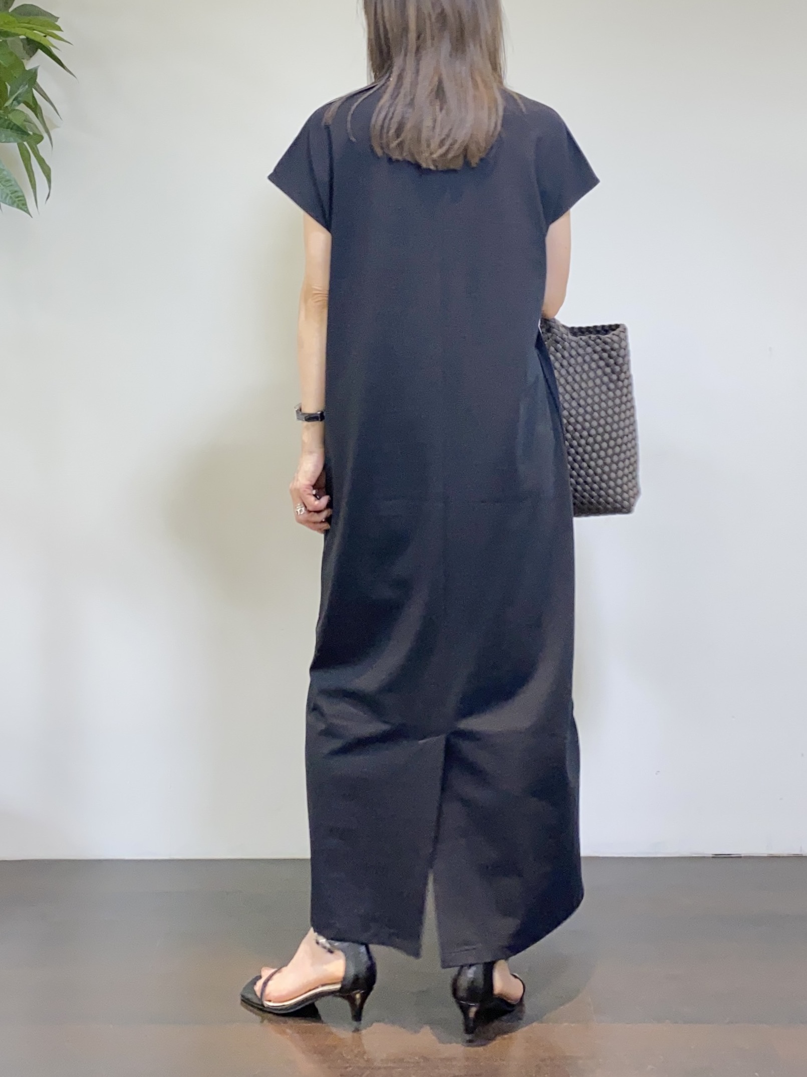 tomoさんの「UNTITLED｜【アンサンブル可/日除け・冷房対策】シアーレーヨンZIPカーディガン」を使ったコーディネート