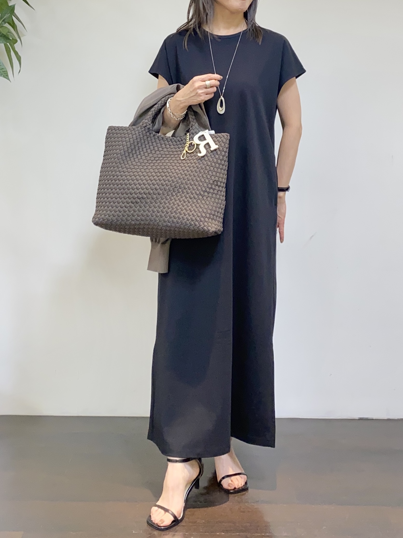 tomoさんの「UNTITLED｜【アンサンブル可/日除け・冷房対策】シアーレーヨンZIPカーディガン」を使ったコーディネート