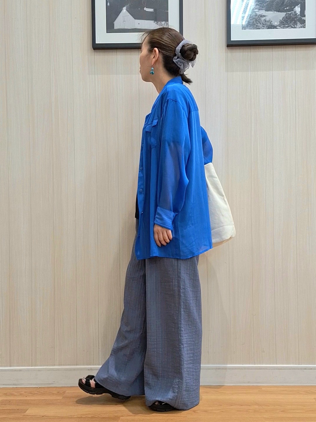 Saoさんの「SHOO･LA･RUE｜【洗濯機可】ダブルポケット 楊柳しぼしぼシアーシャツ」を使ったコーディネート