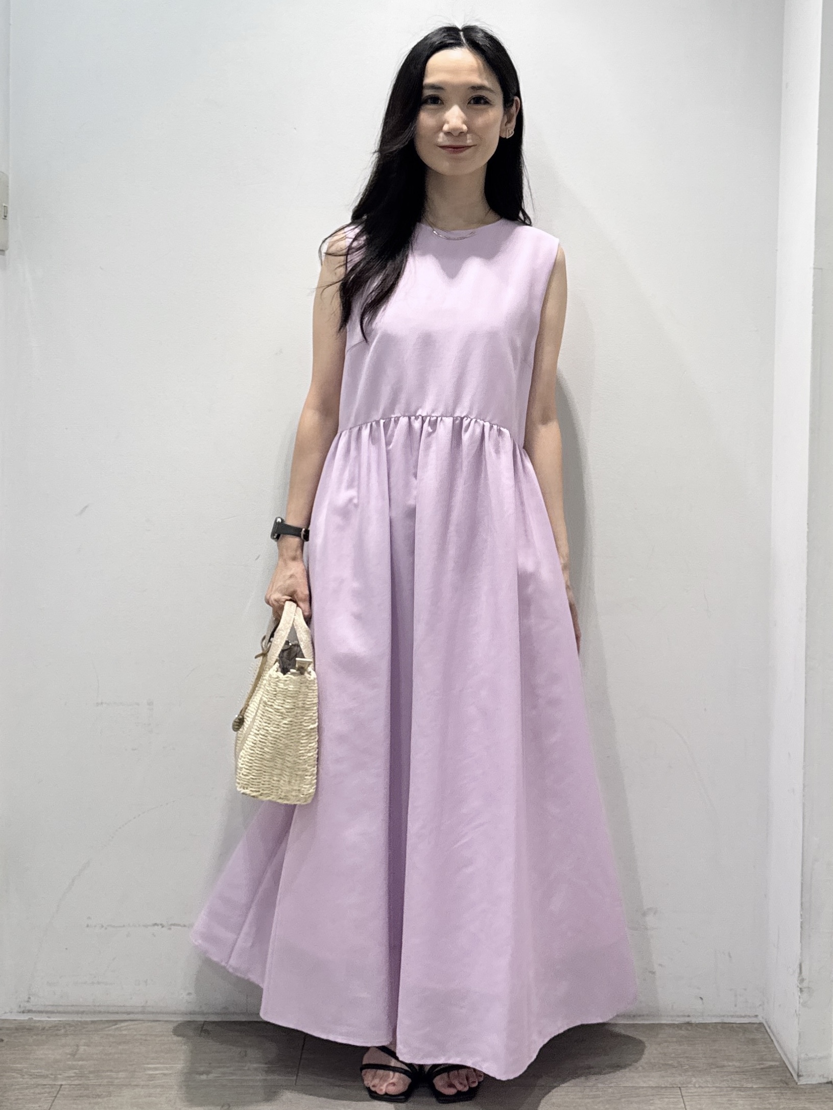 yuicciさんの「OPAQUE.CLIP｜【接触冷感】麻混シアーノースリーブワンピース《洗濯機OK》」を使ったコーディネート