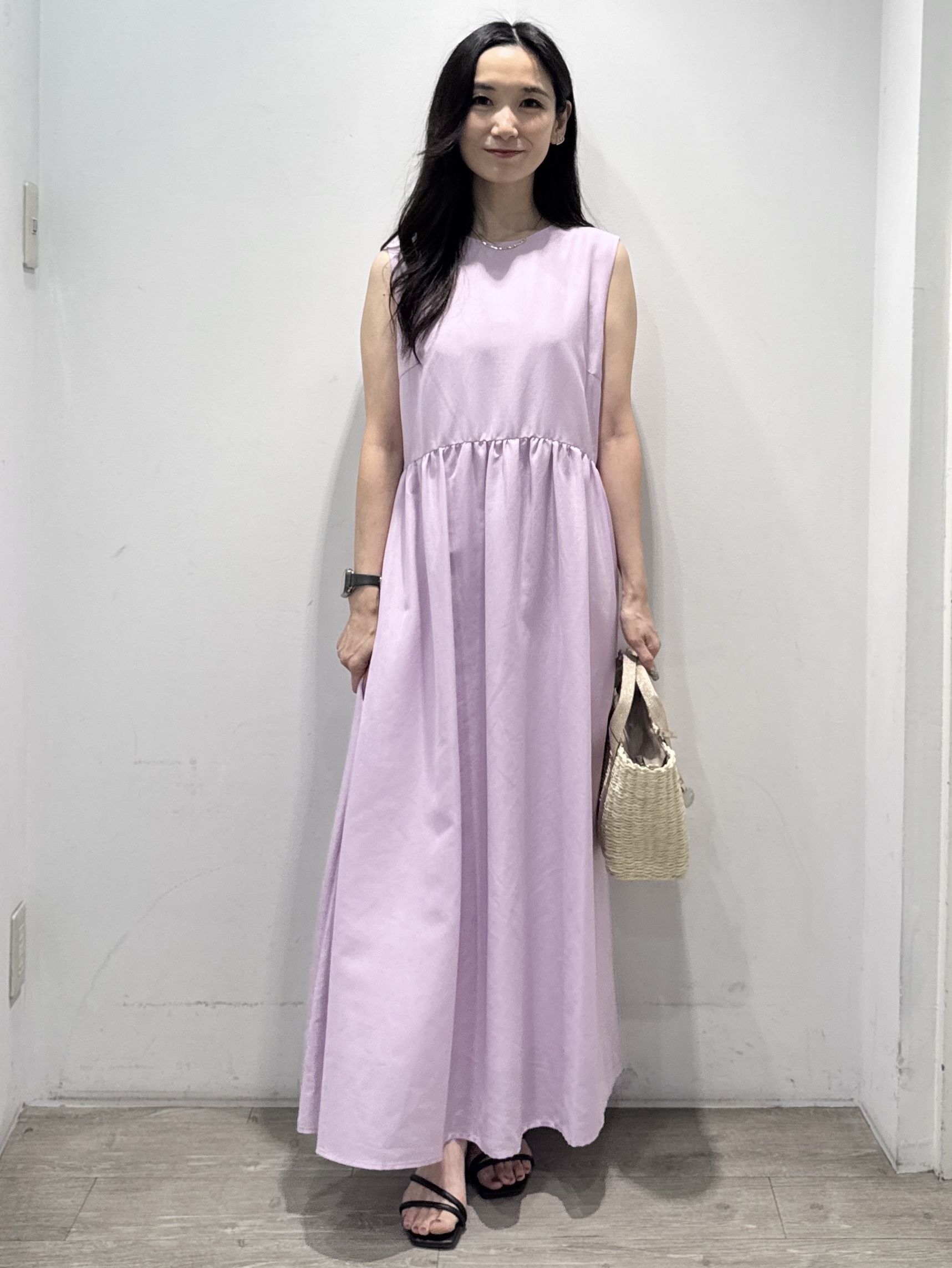 yuicciさんの「OPAQUE.CLIP｜【接触冷感】麻混シアーノースリーブワンピース《洗濯機OK》」を使ったコーディネート