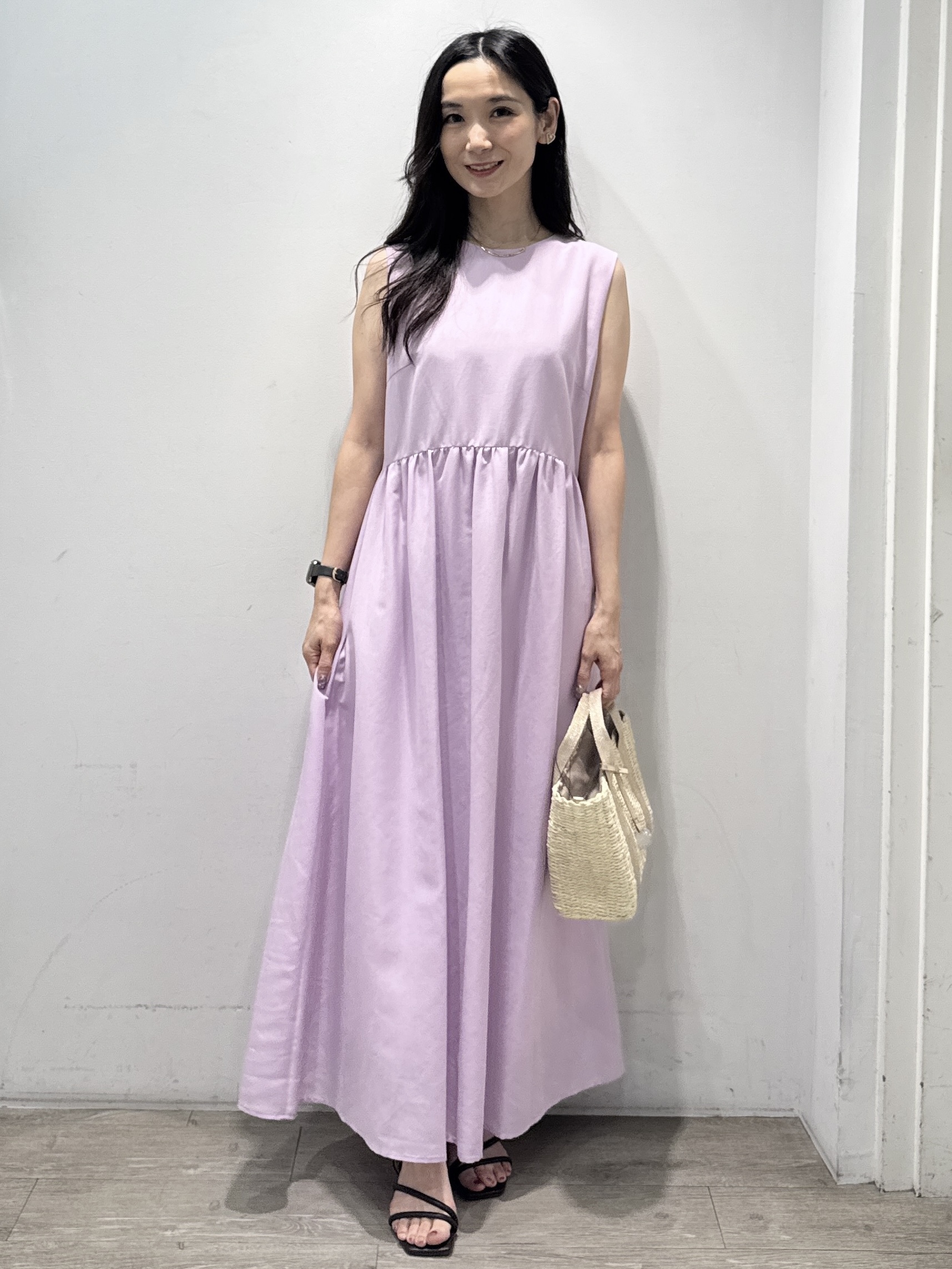 yuicciさんの「OPAQUE.CLIP｜【接触冷感】麻混シアーノースリーブワンピース《洗濯機OK》」を使ったコーディネート