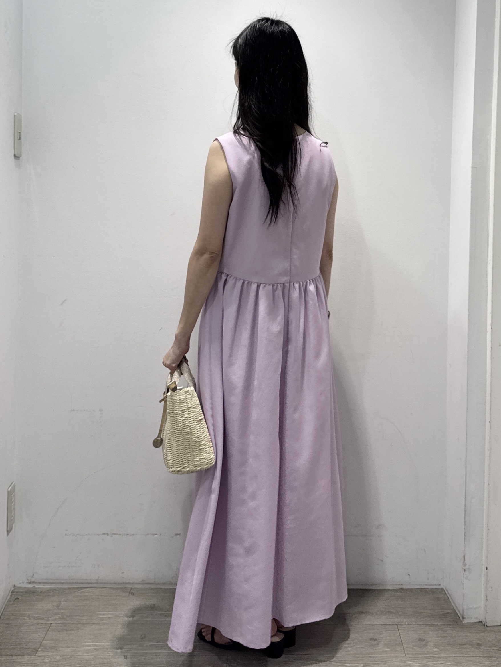 yuicciさんの「OPAQUE.CLIP｜【接触冷感】麻混シアーノースリーブワンピース《洗濯機OK》」を使ったコーディネート