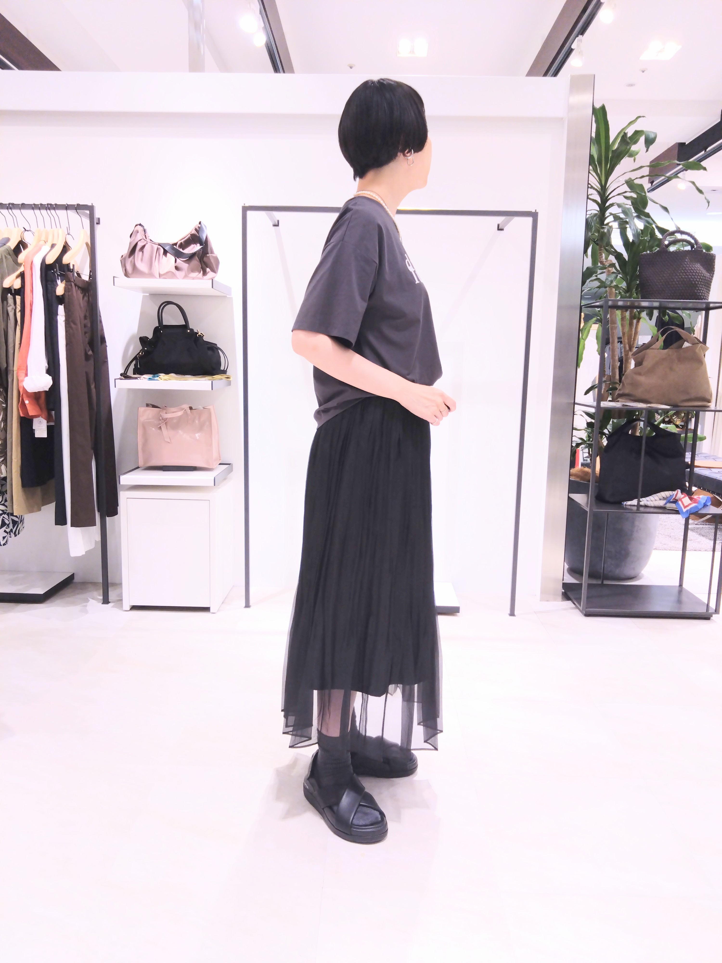 まちこさんの「UNTITLED｜コットンロゴTシャツ」を使ったコーディネート