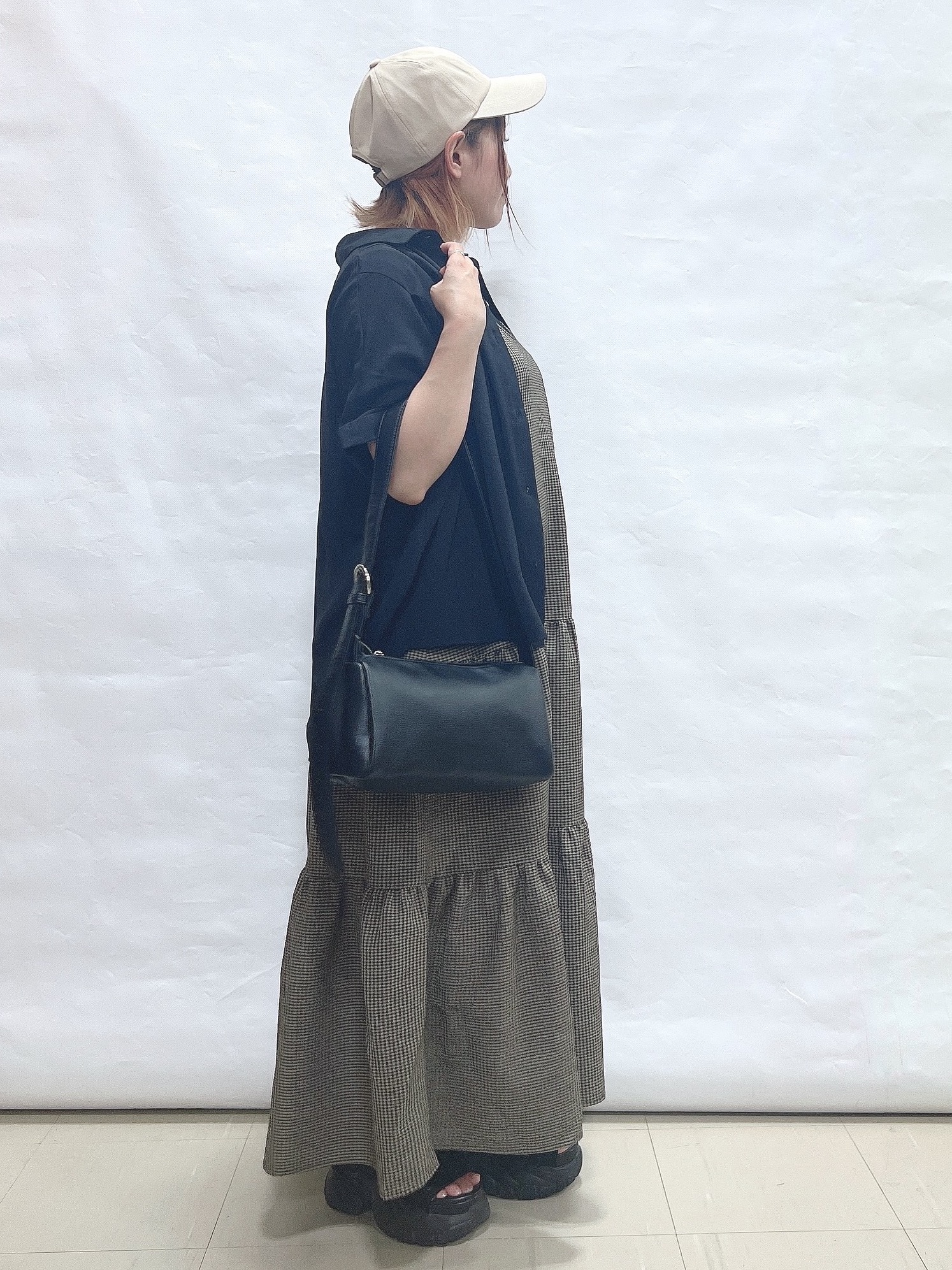 YUIさんの「SHOO･LA･RUE｜【ひんやり/洗濯後しわになりにくい/S-LL】着るだけでこなれ見え 二の腕も隠せるデザイン半袖シャツ」を使ったコーディネート
